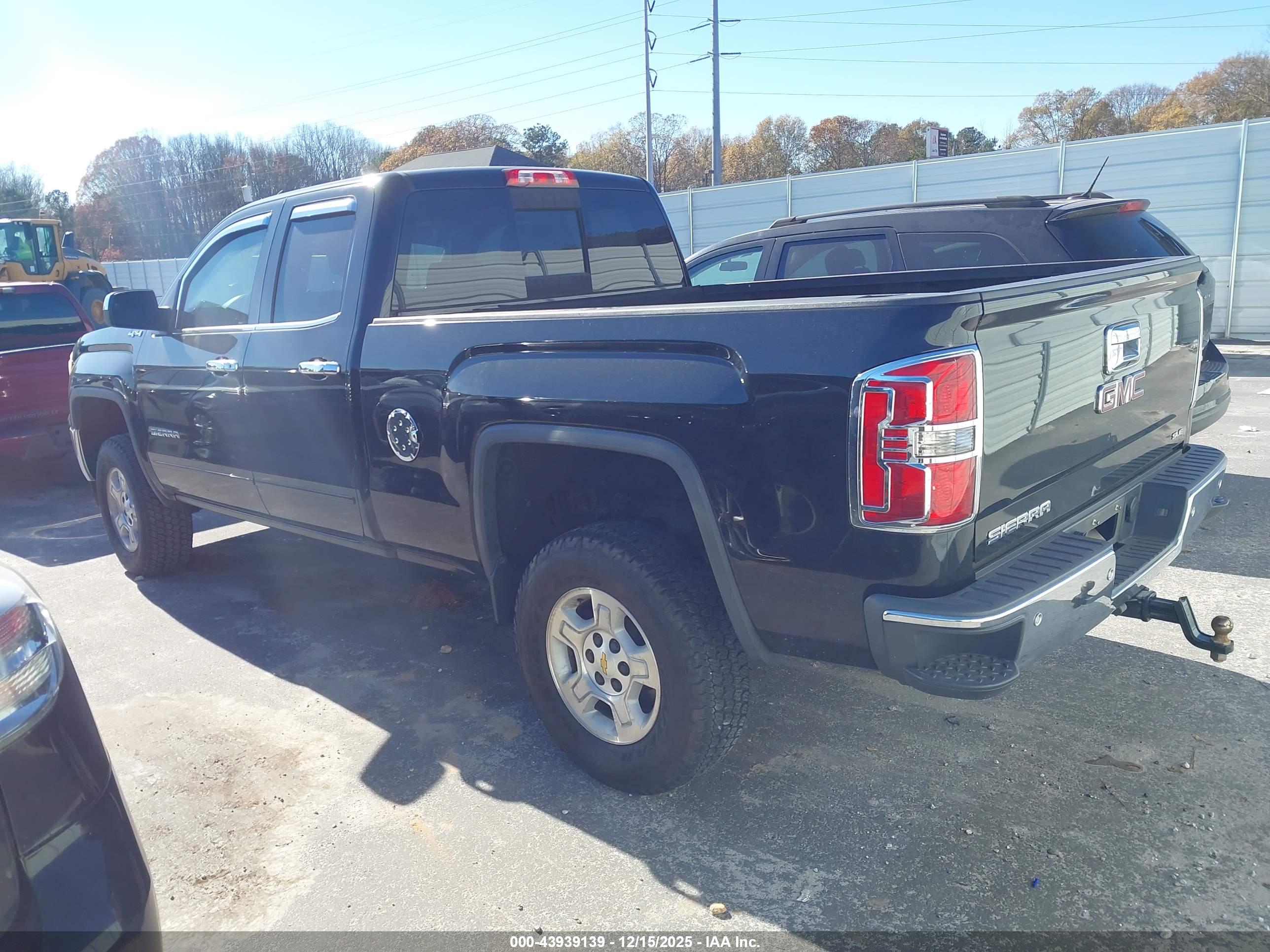 GMC SIERRA image 3