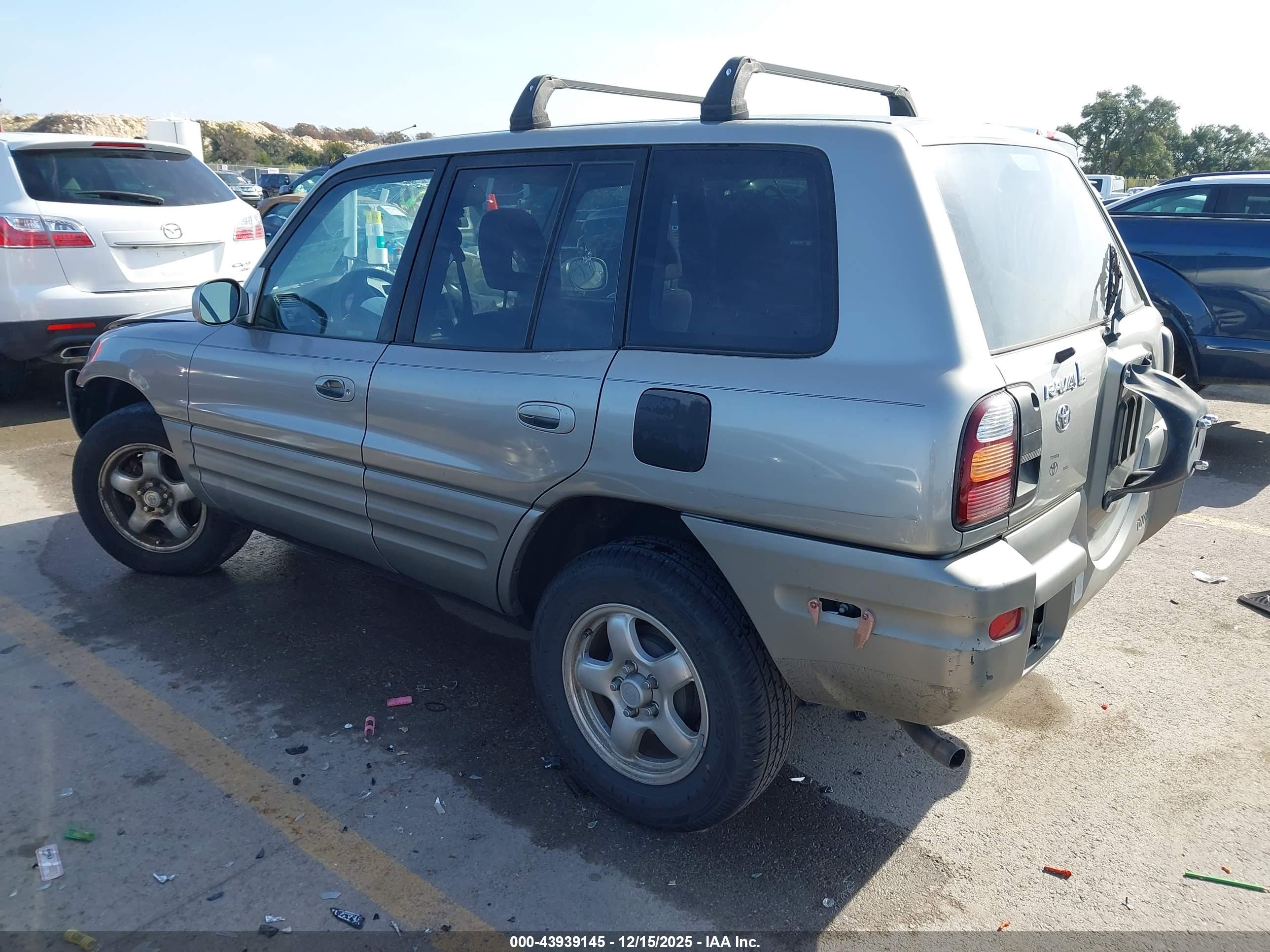 TOYOTA RAV4 image 3