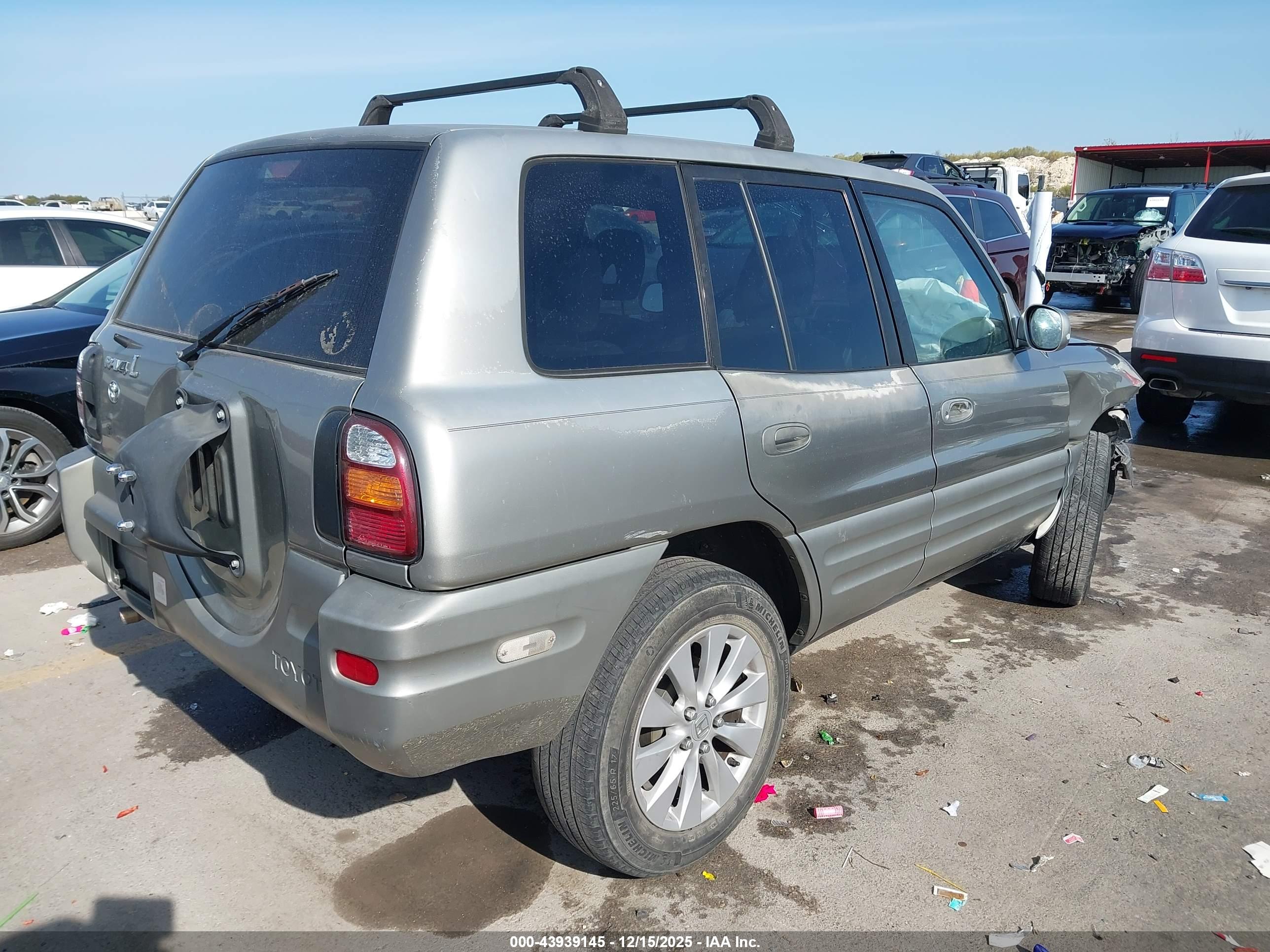 TOYOTA RAV4 image 4