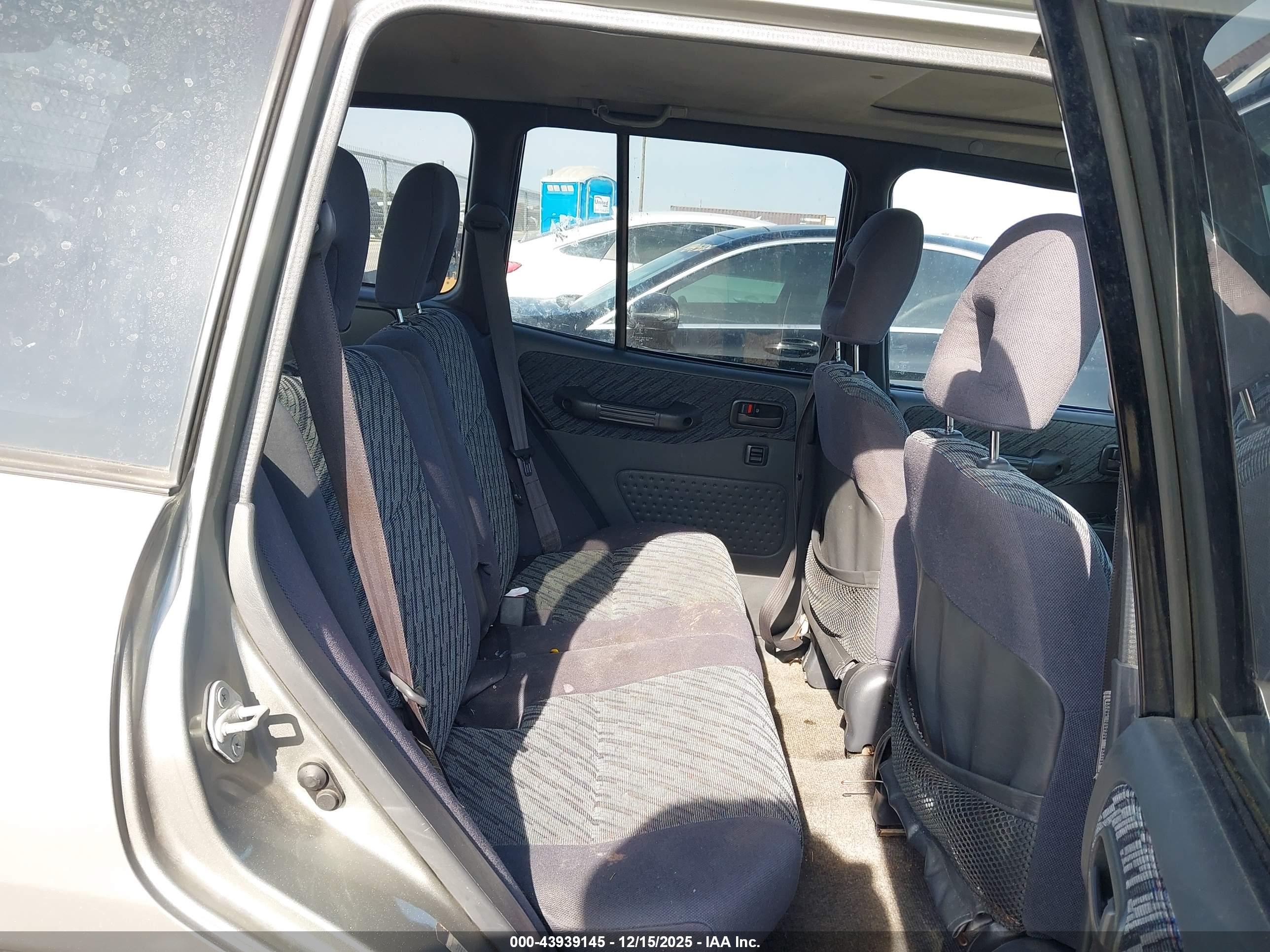 TOYOTA RAV4 image 8