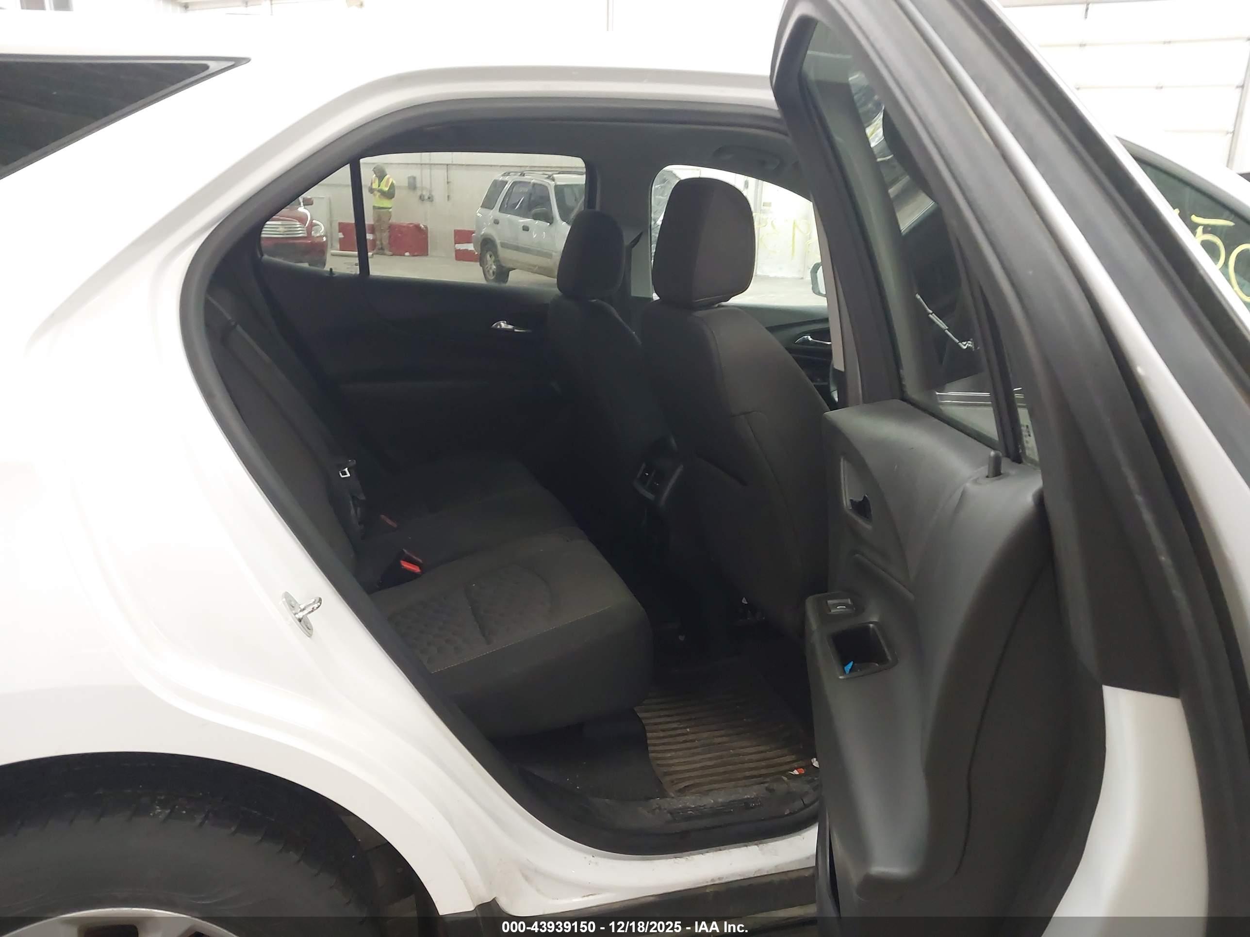 CHEVROLET EQUINOX image 8
