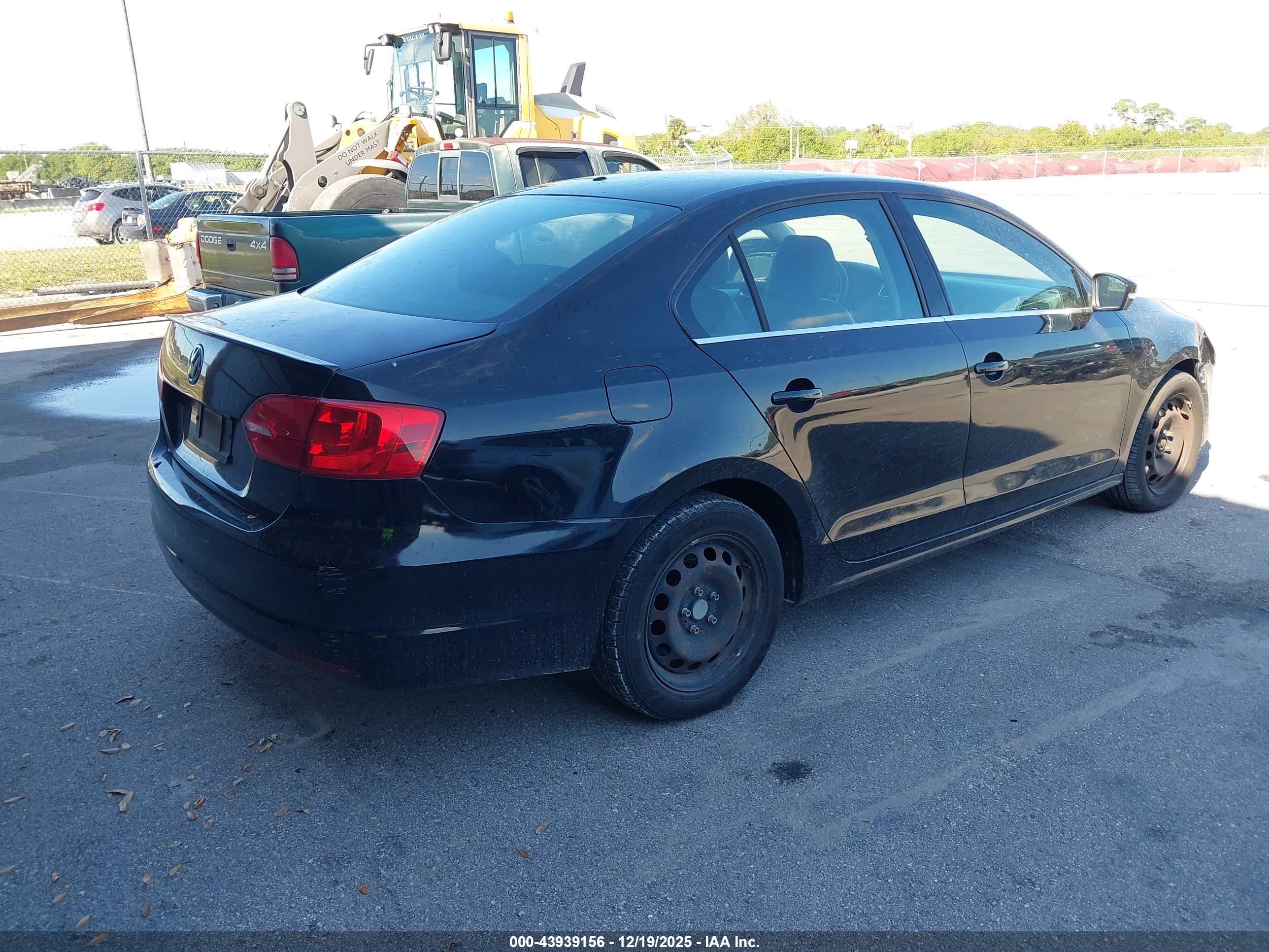VOLKSWAGEN JETTA image 4