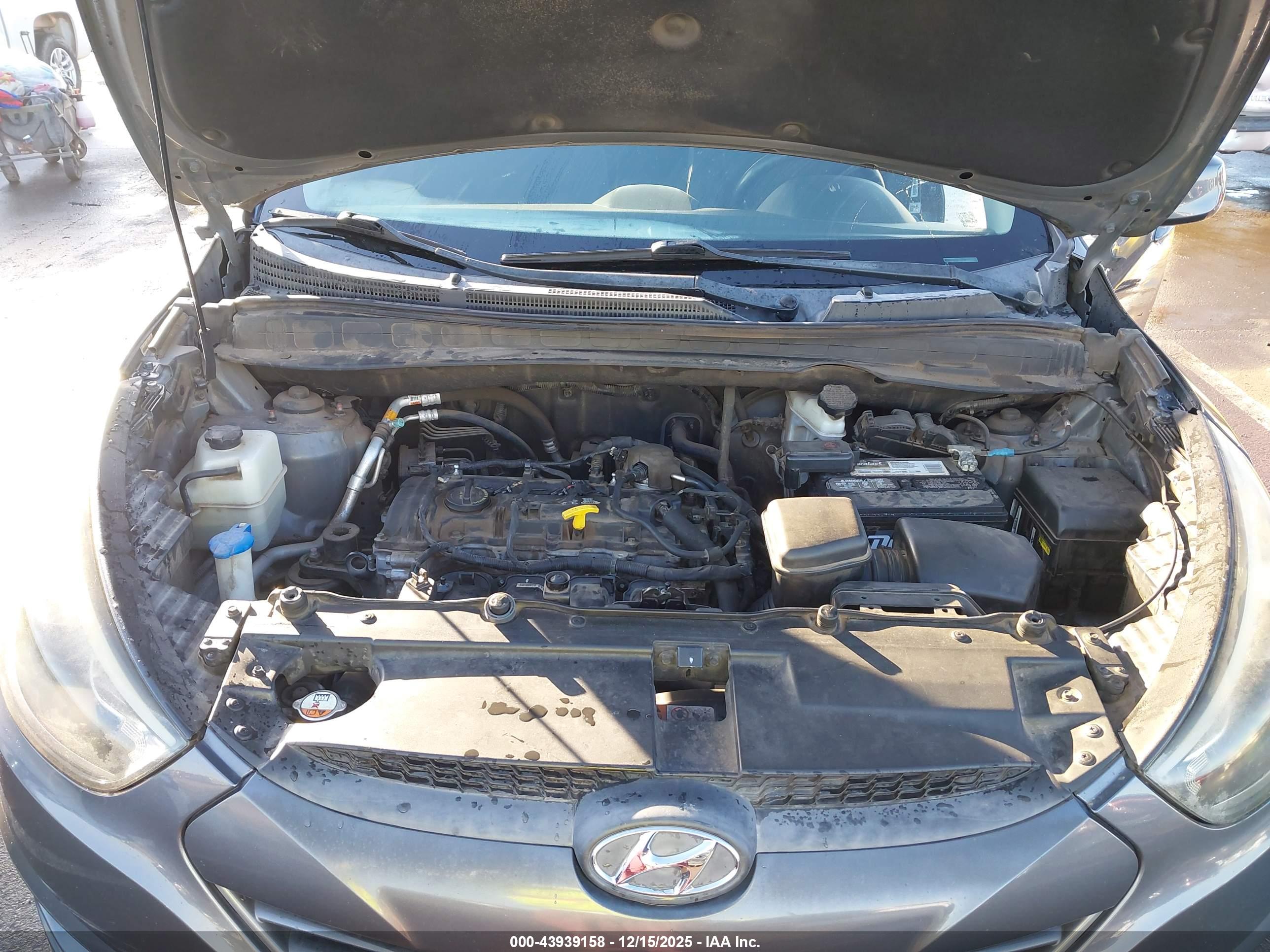 HYUNDAI TUCSON image 10