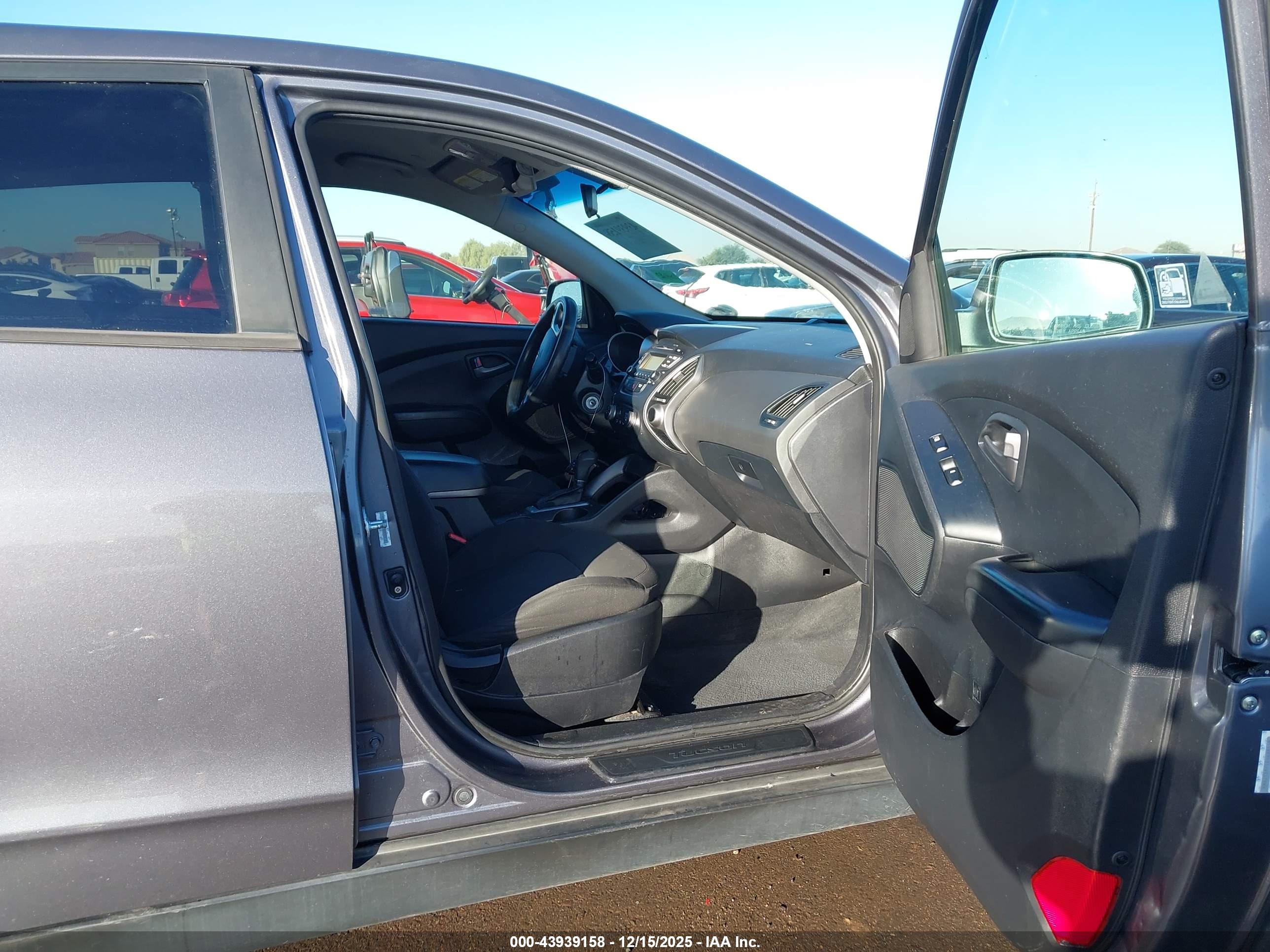 HYUNDAI TUCSON image 5