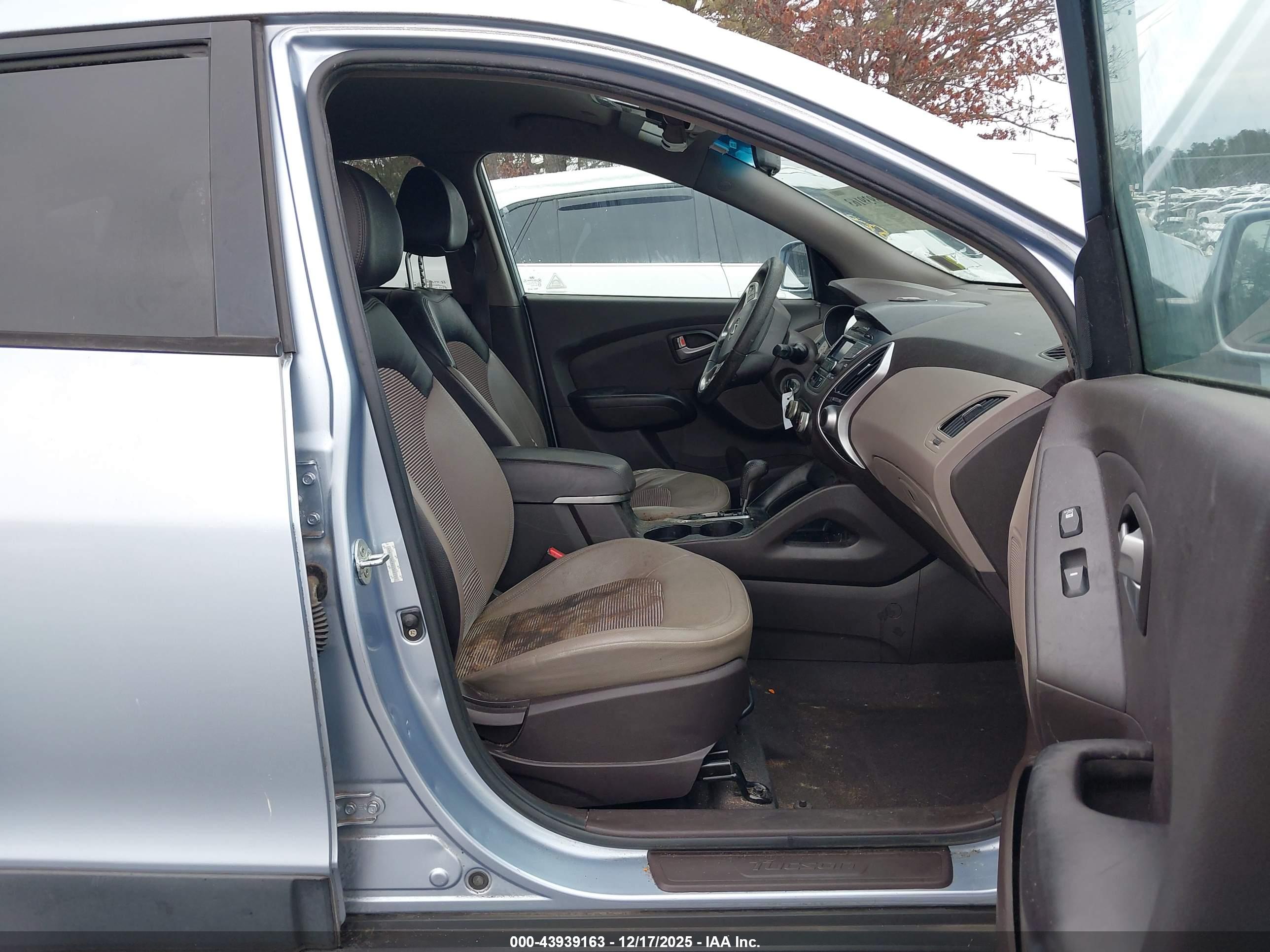 HYUNDAI TUCSON image 5