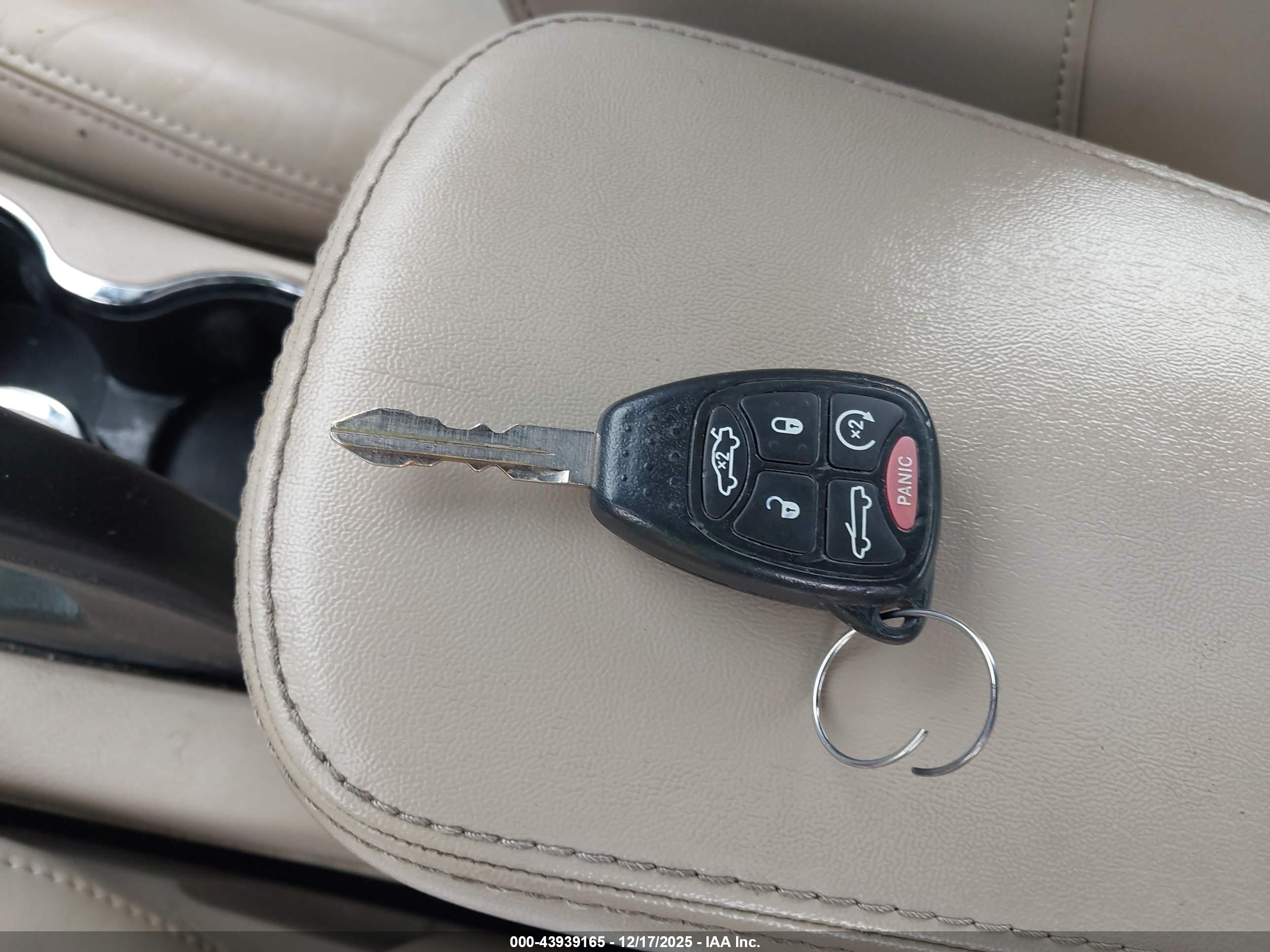 CHRYSLER 200 image 11