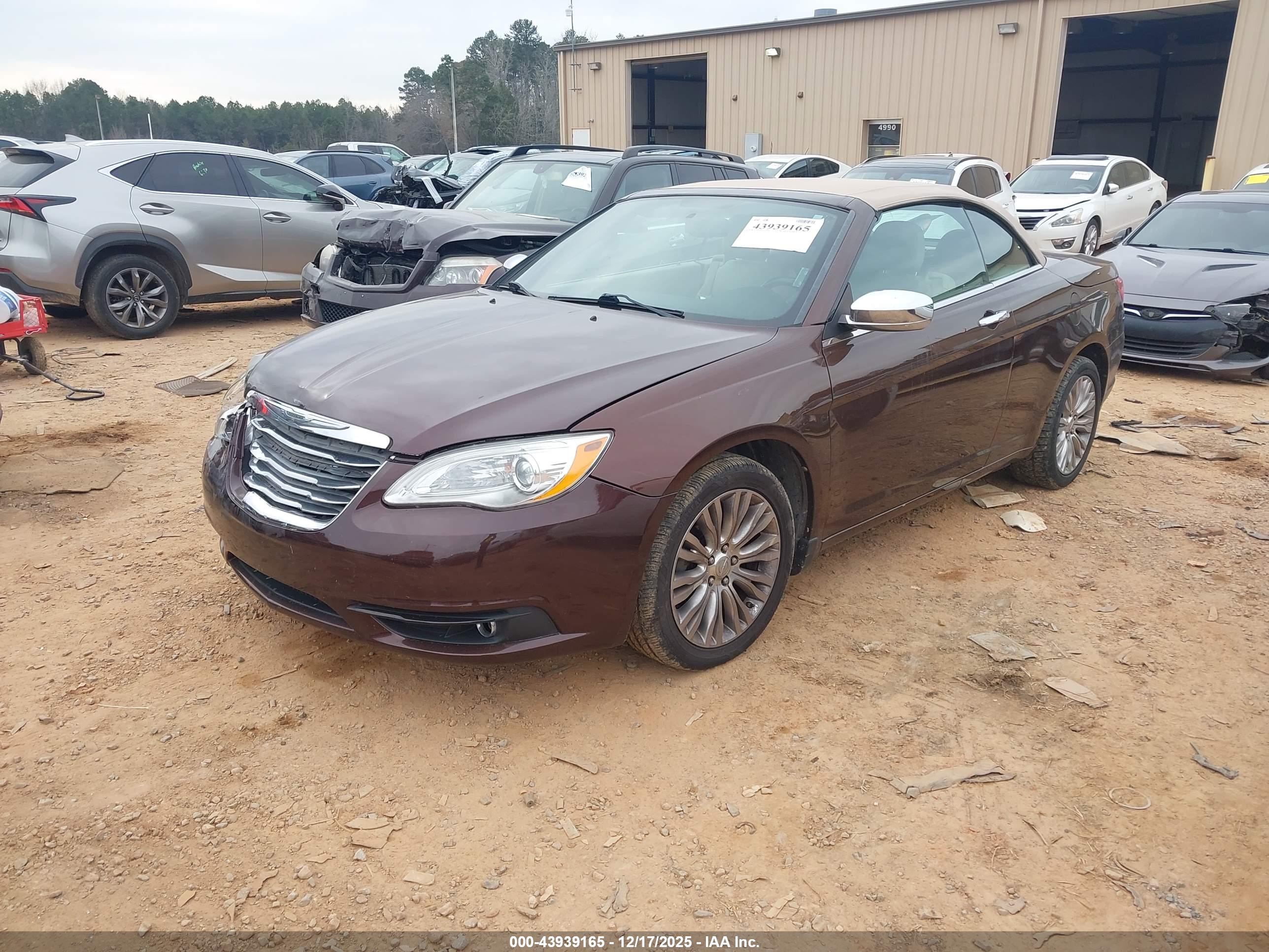 CHRYSLER 200 image 2
