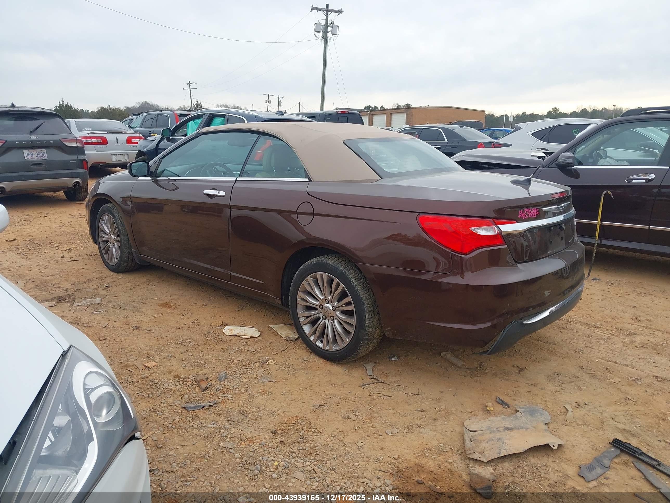 CHRYSLER 200 image 3