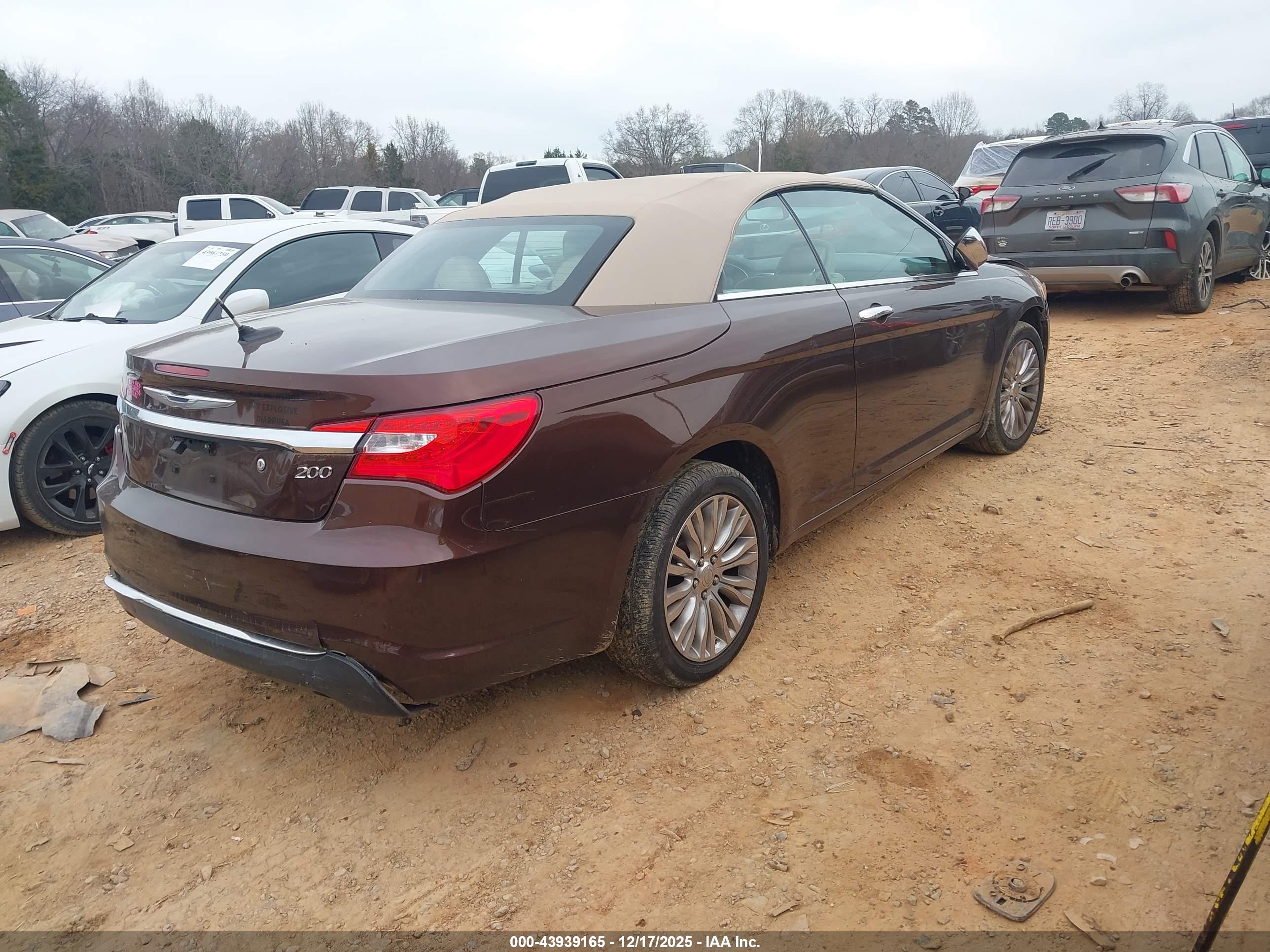 CHRYSLER 200 image 4