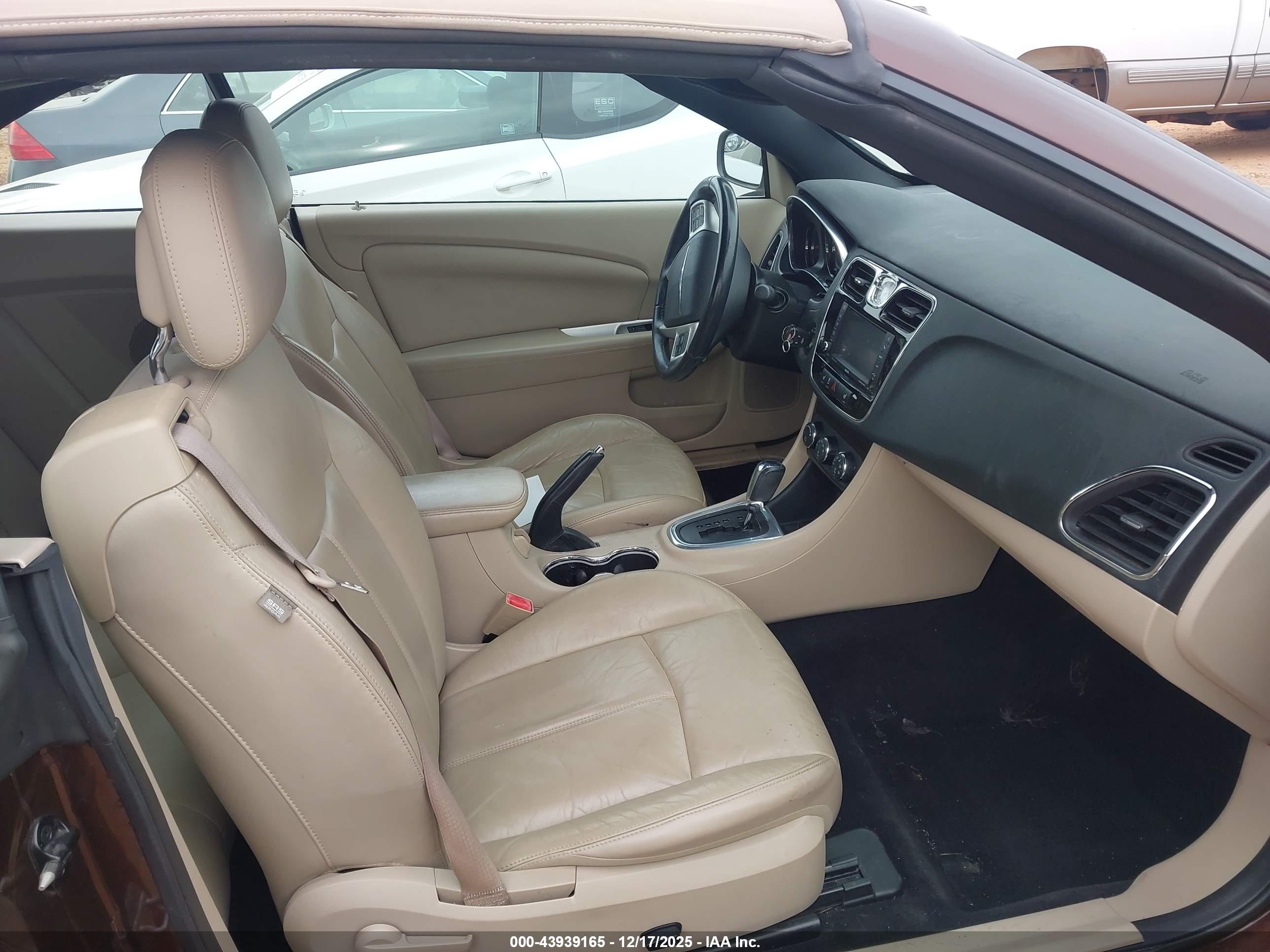 CHRYSLER 200 image 5