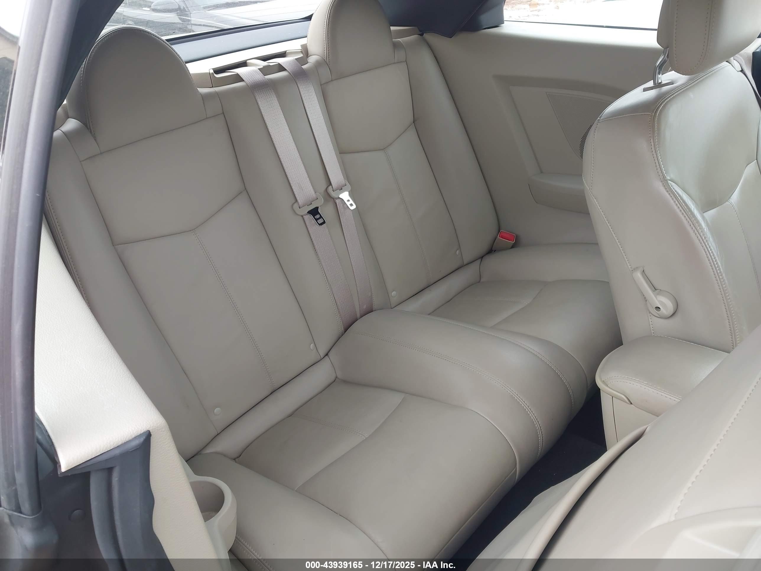 CHRYSLER 200 image 8