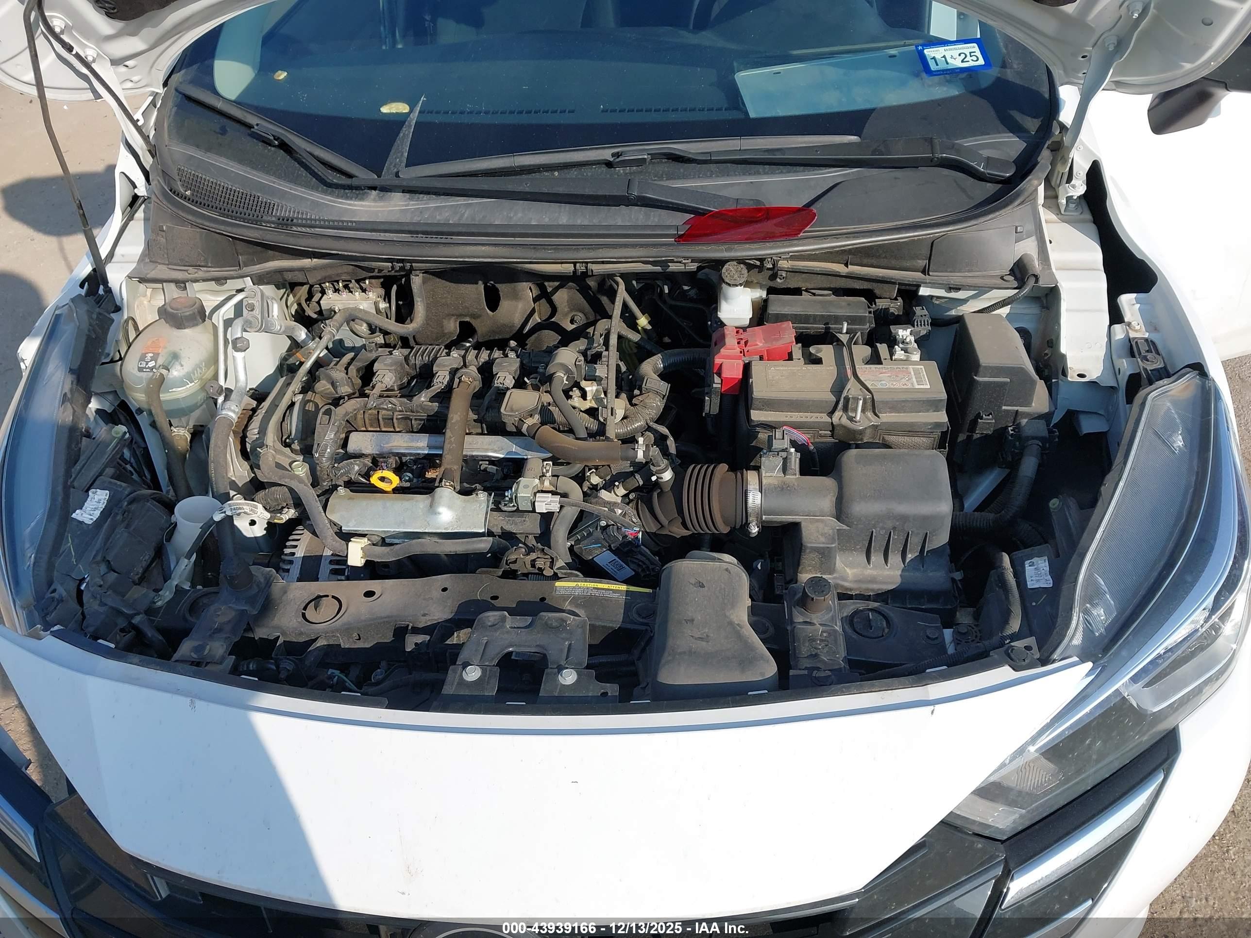 NISSAN VERSA image 10