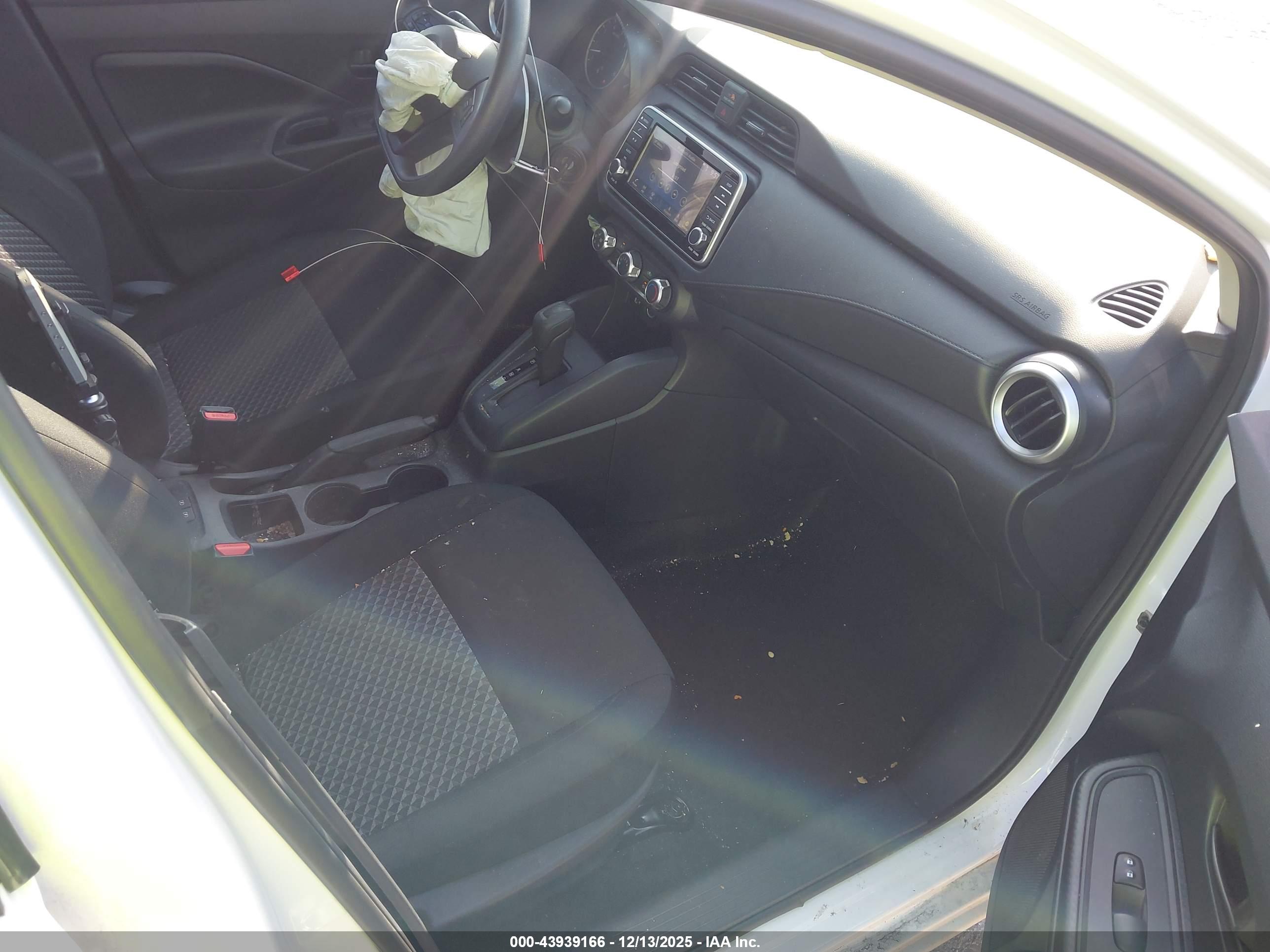 NISSAN VERSA image 5