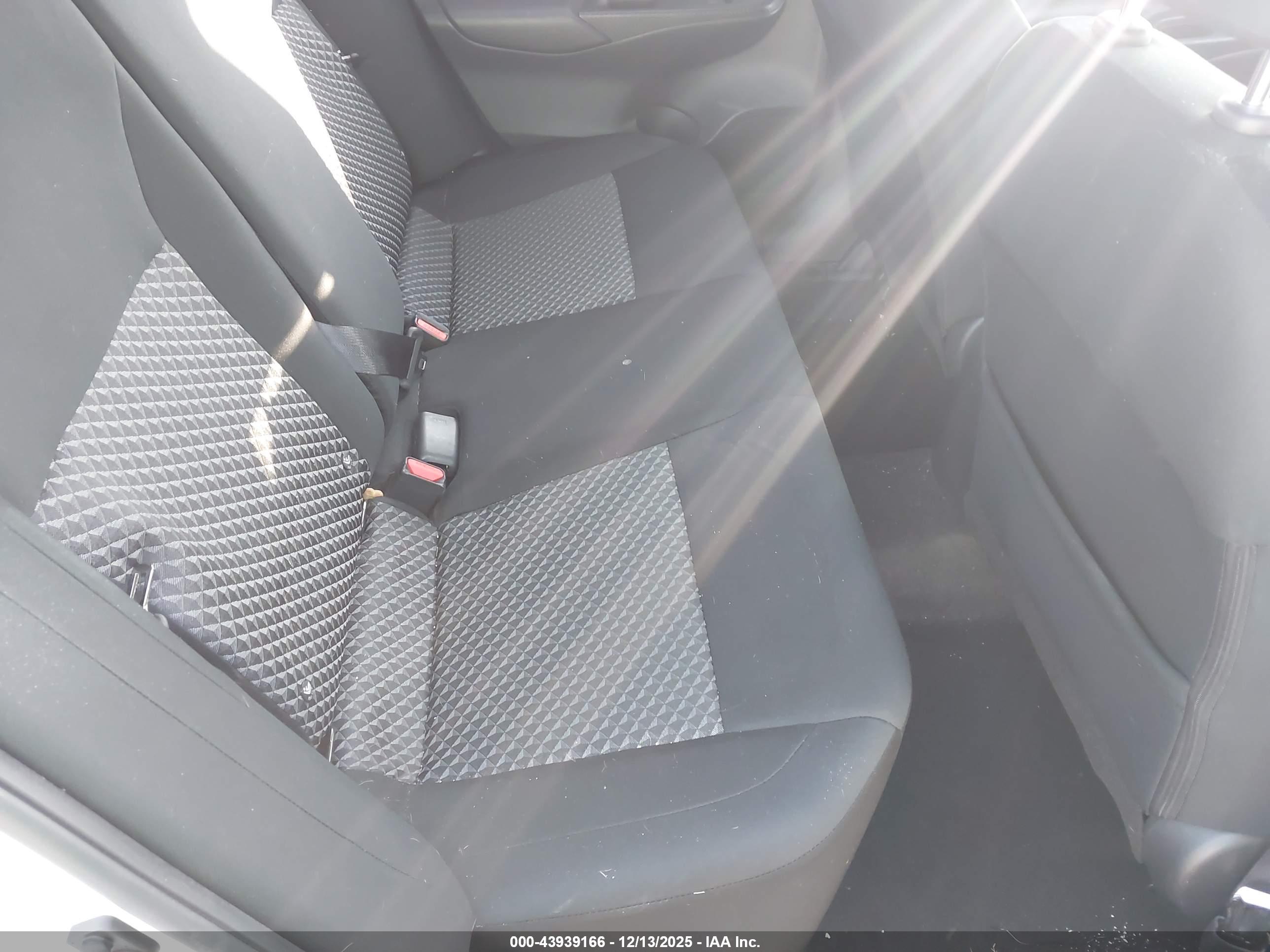 NISSAN VERSA image 8