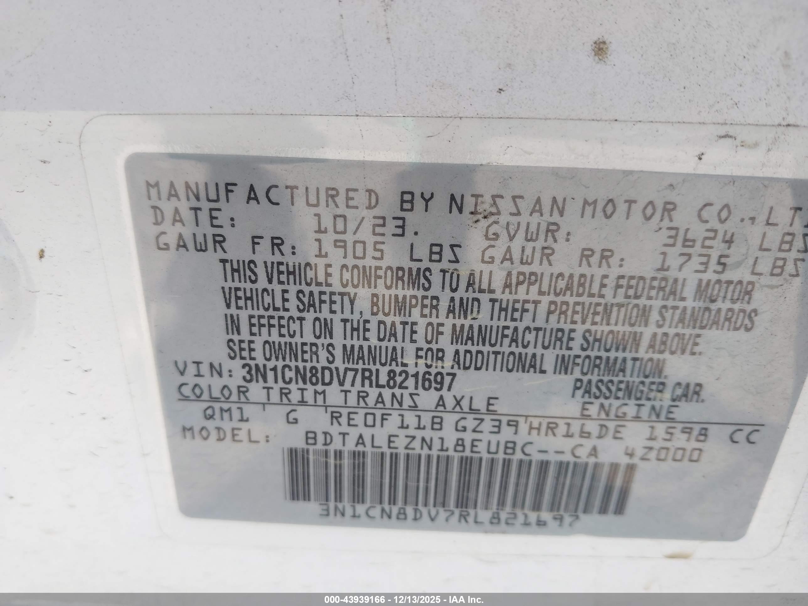 NISSAN VERSA image 9