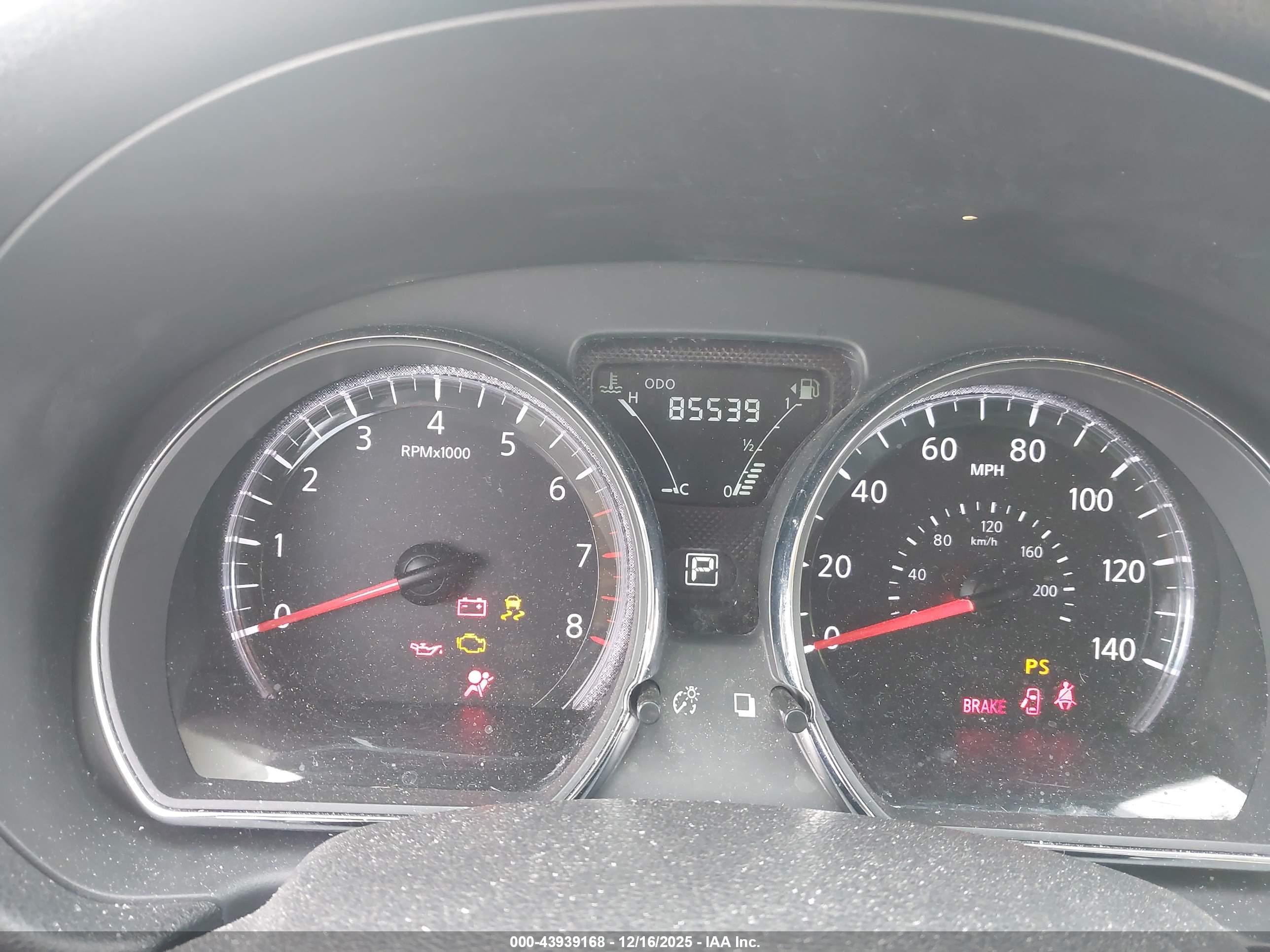 NISSAN VERSA image 7