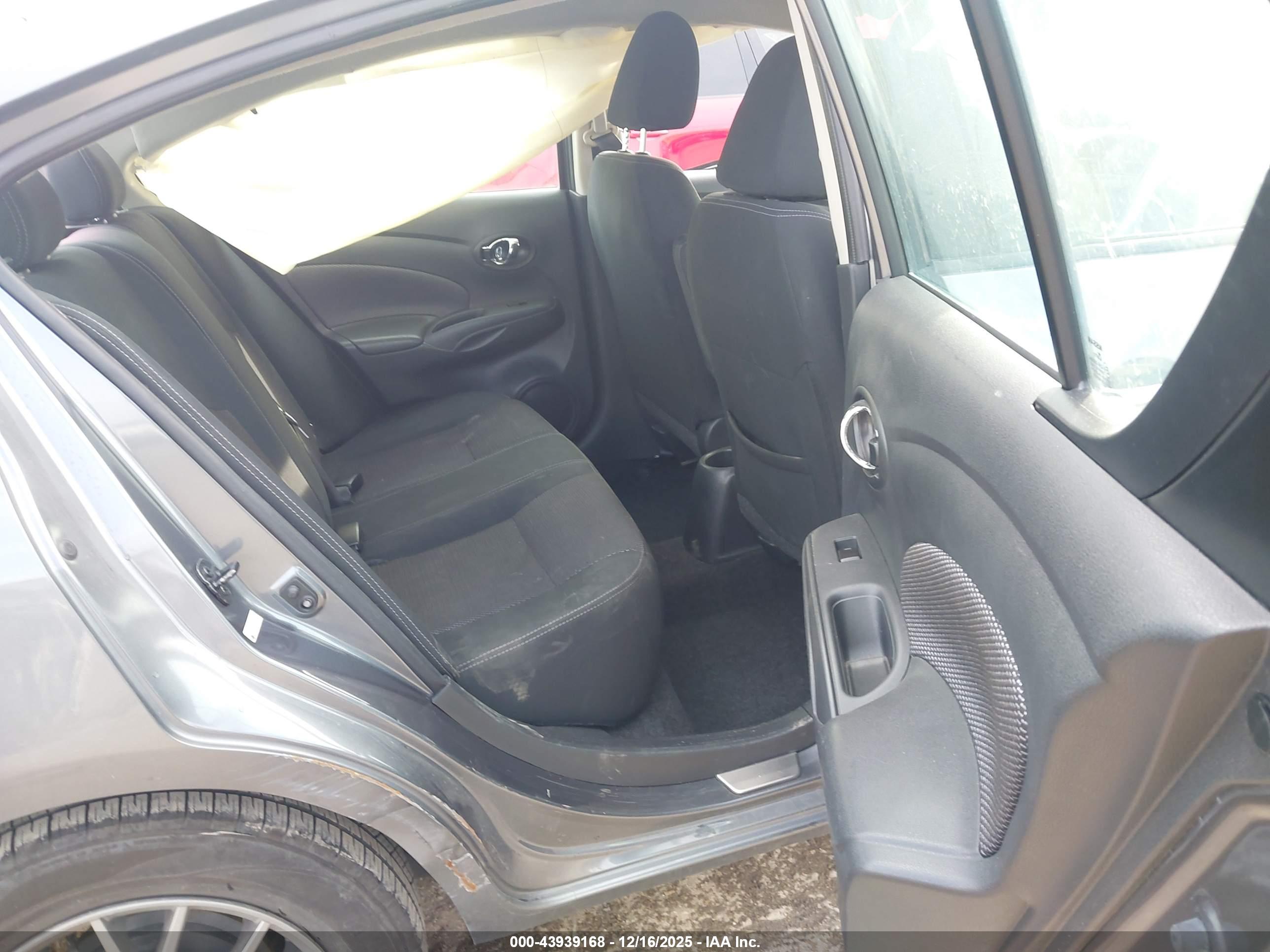 NISSAN VERSA image 8