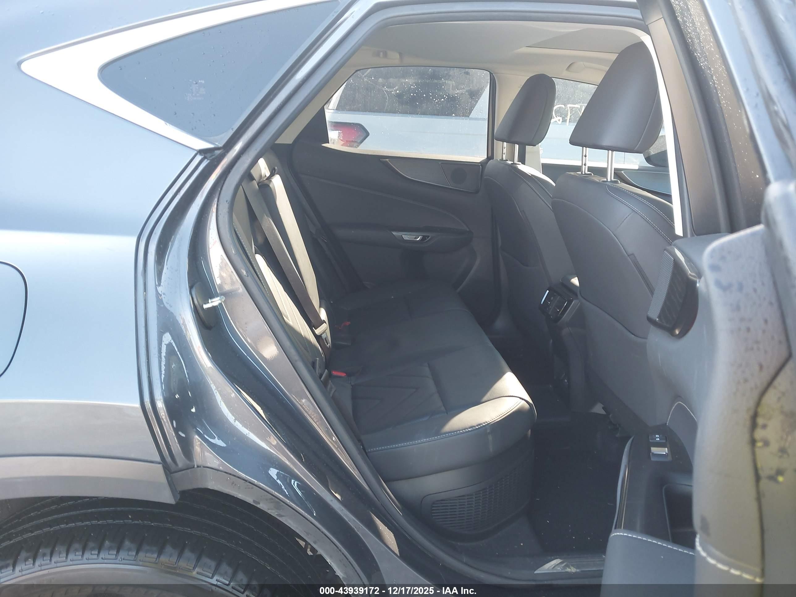 LEXUS NX image 8
