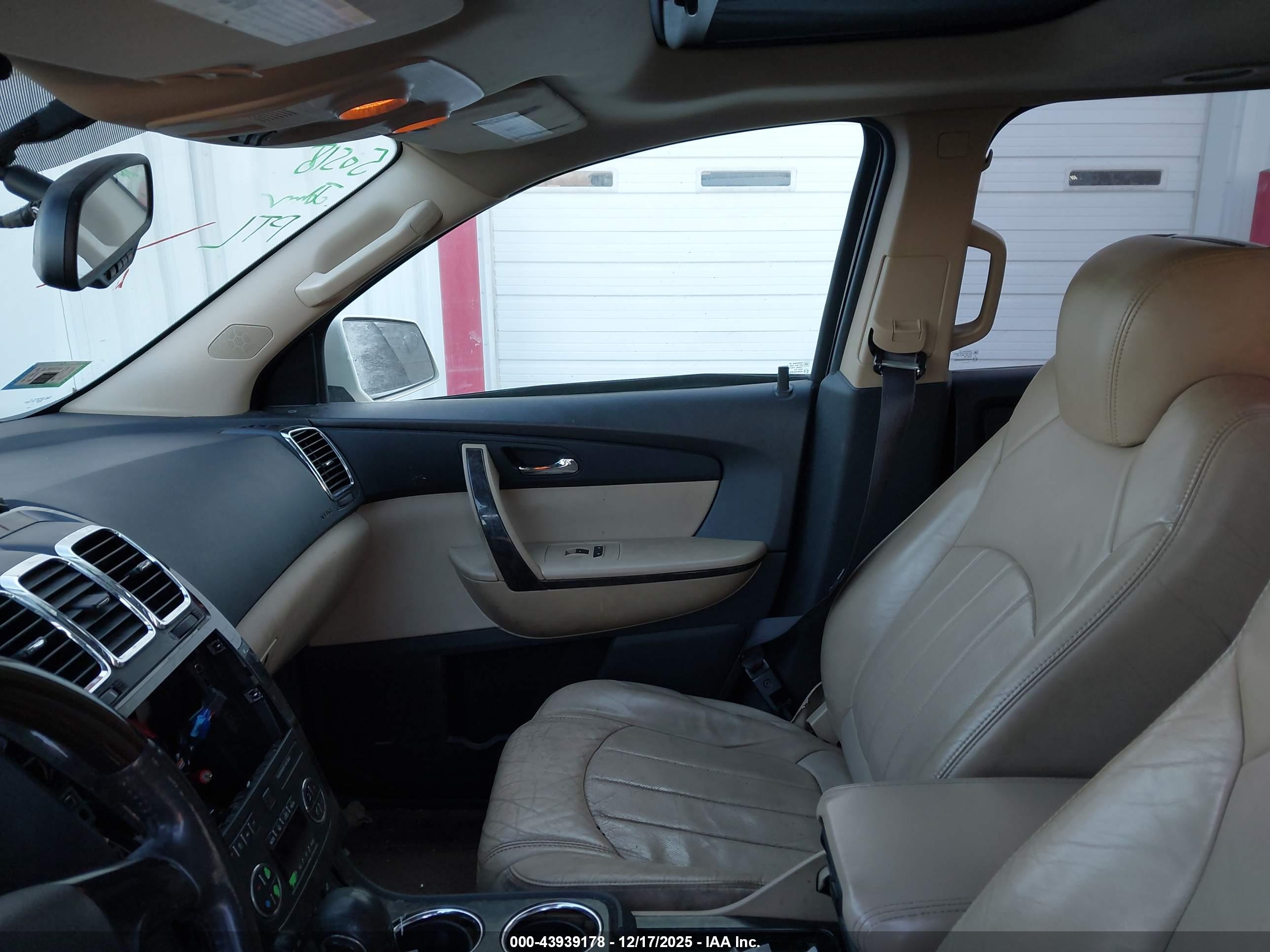 GMC ACADIA image 5