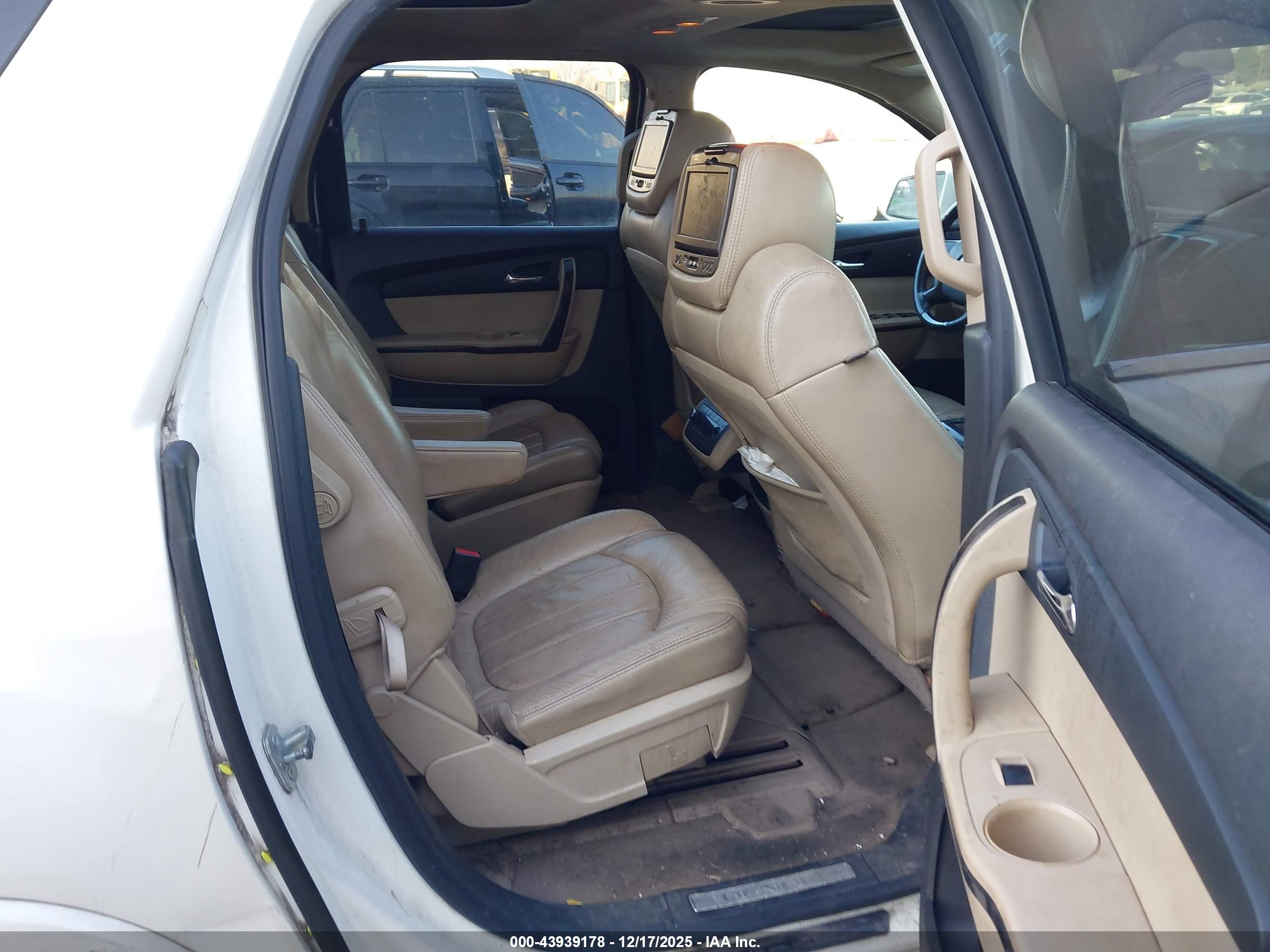 GMC ACADIA image 8