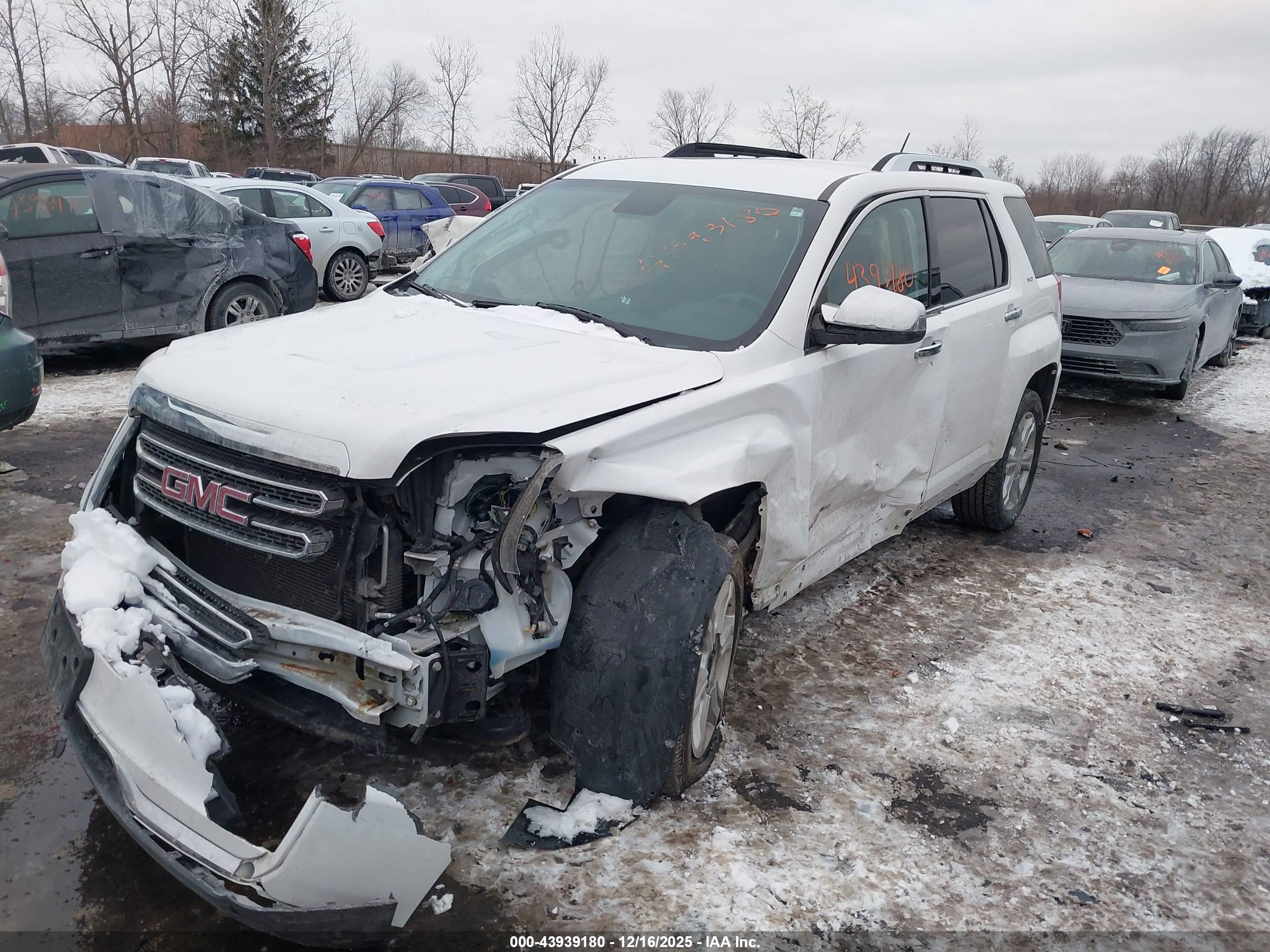 GMC TERRAIN image 2