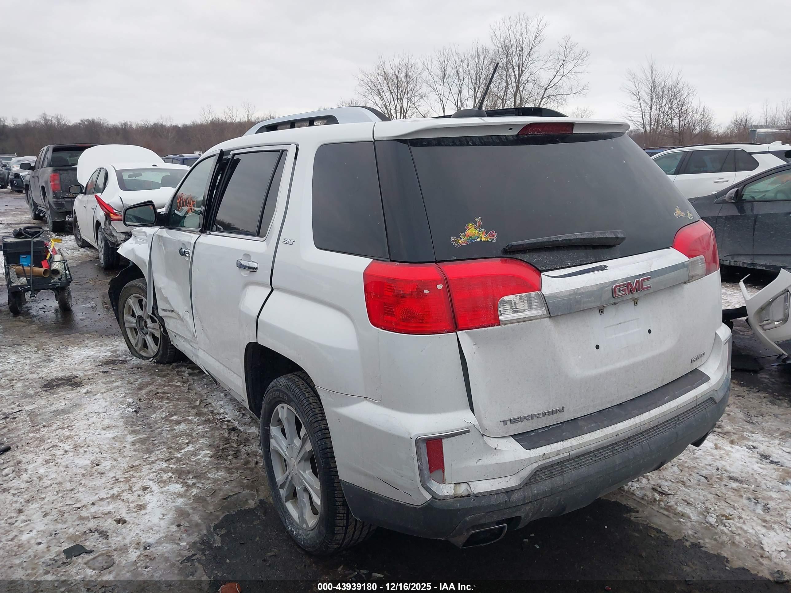 GMC TERRAIN image 3