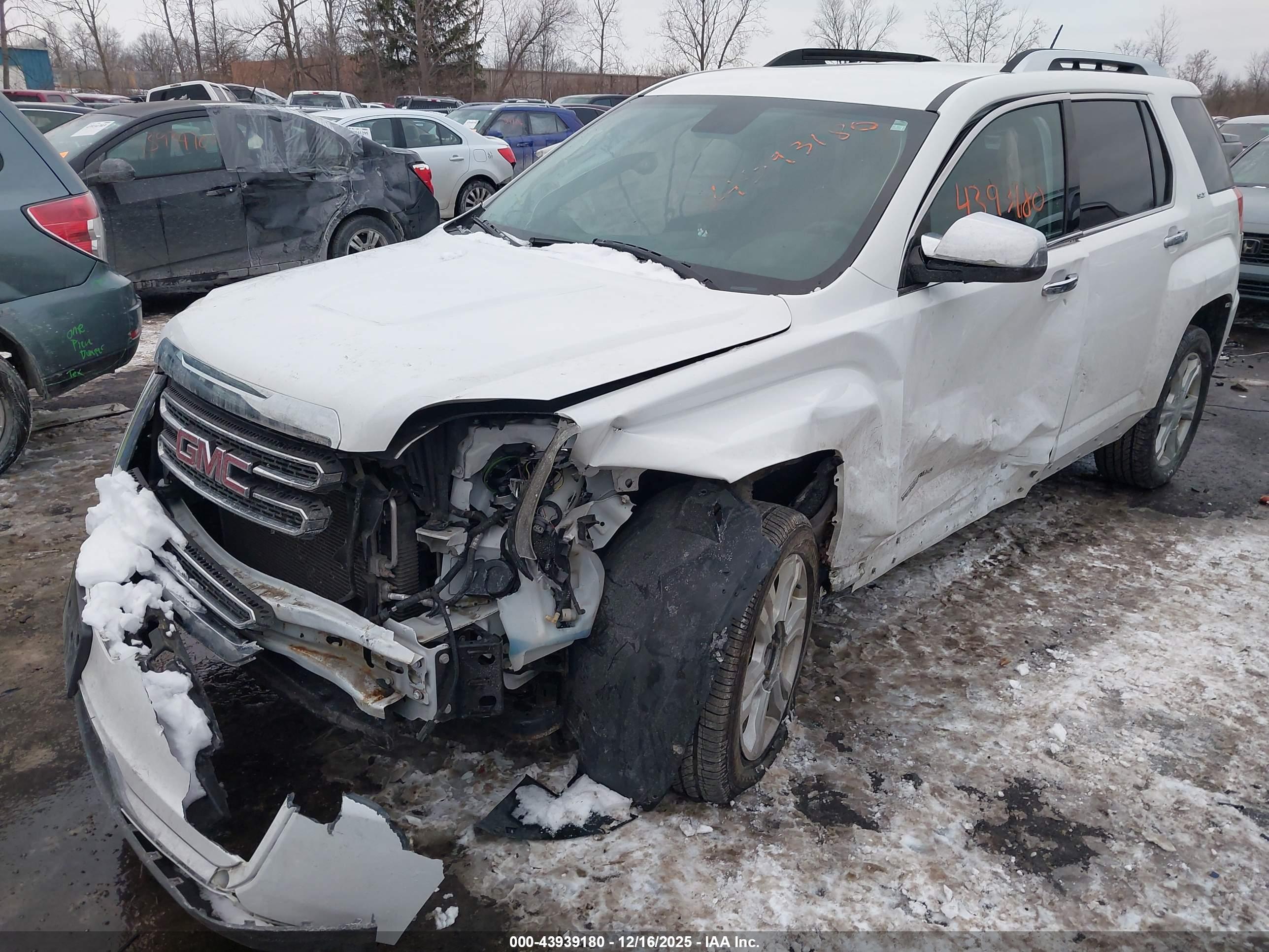 GMC TERRAIN image 6