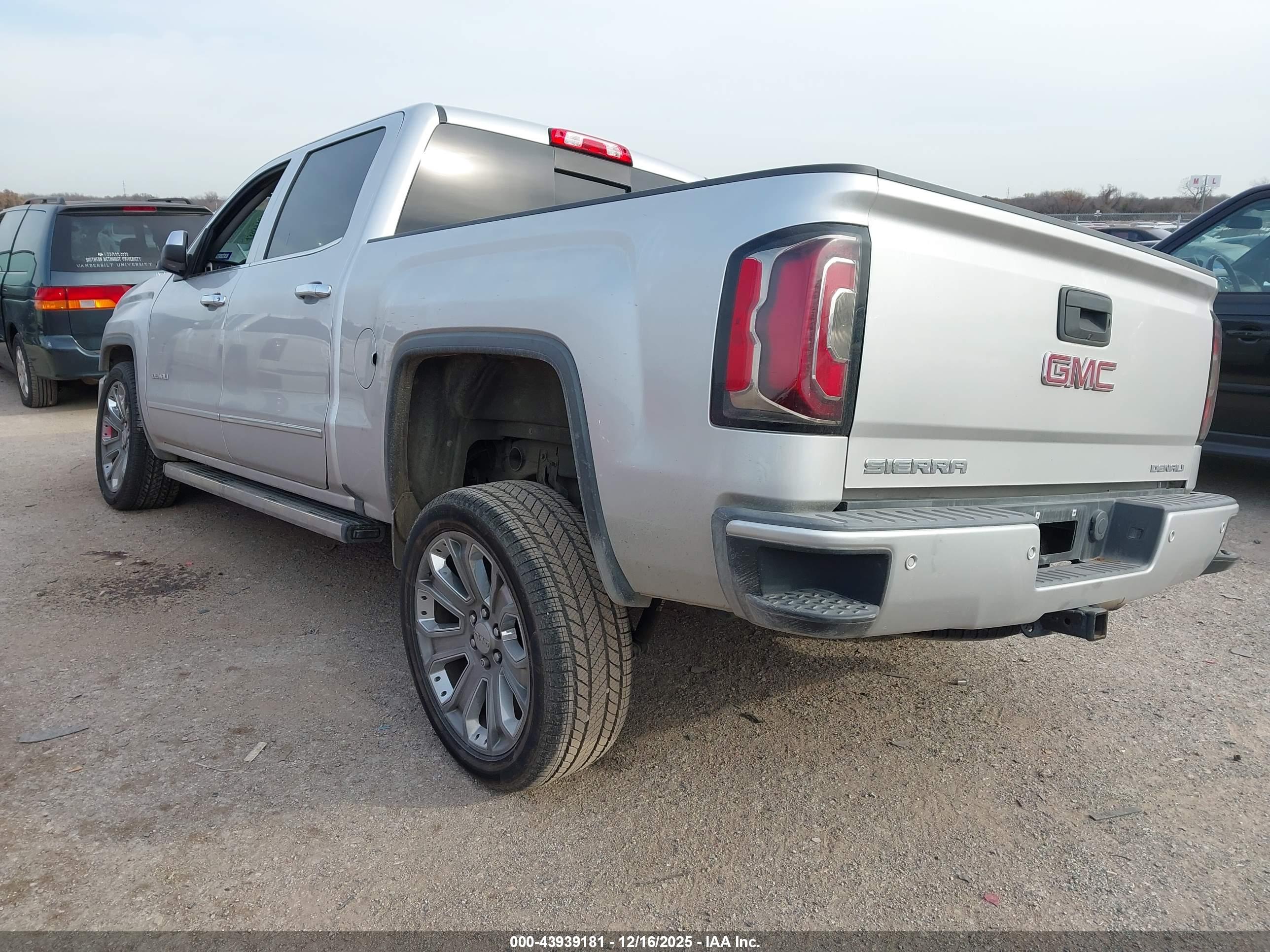 GMC SIERRA image 3
