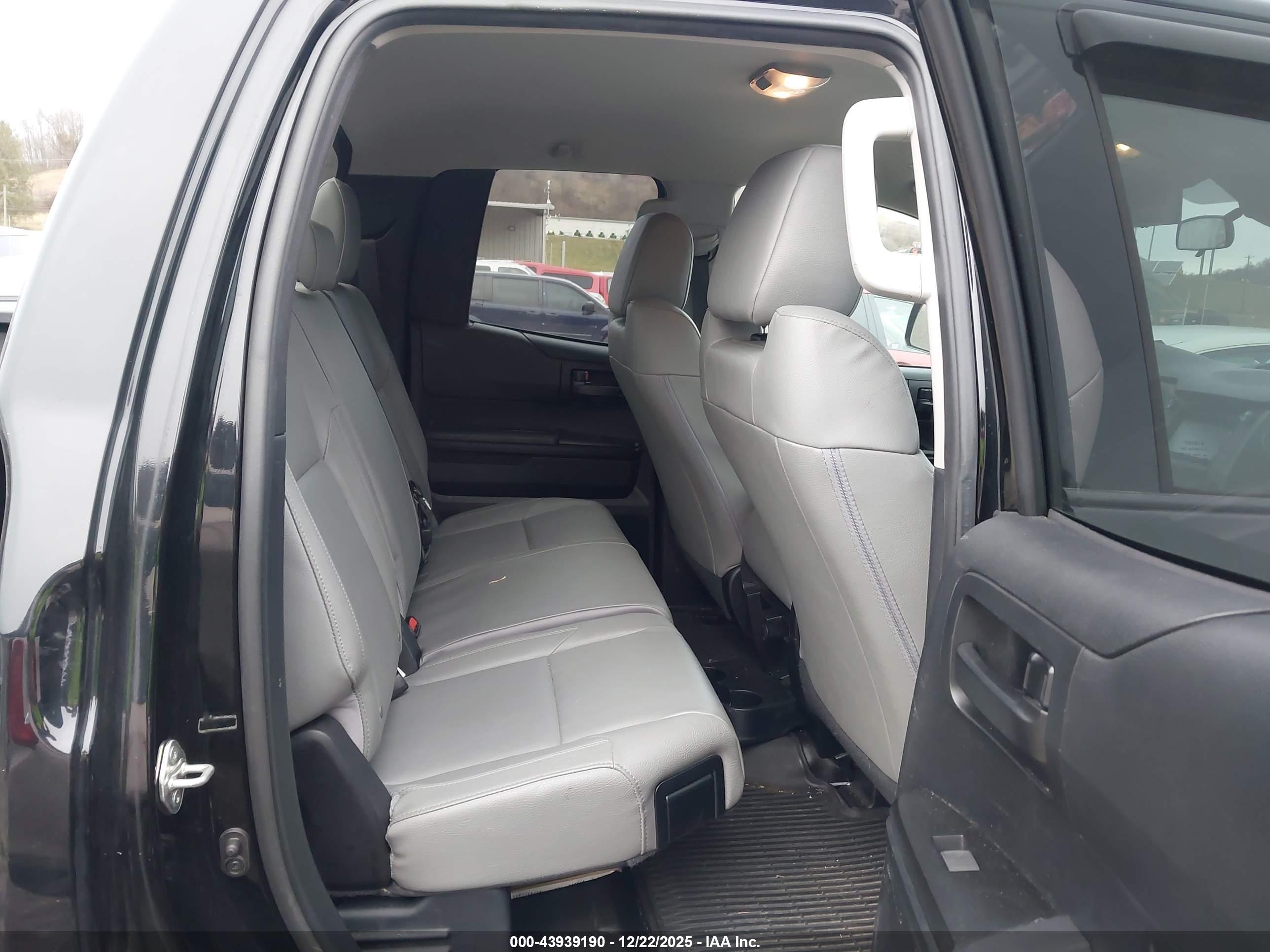 TOYOTA TUNDRA image 8