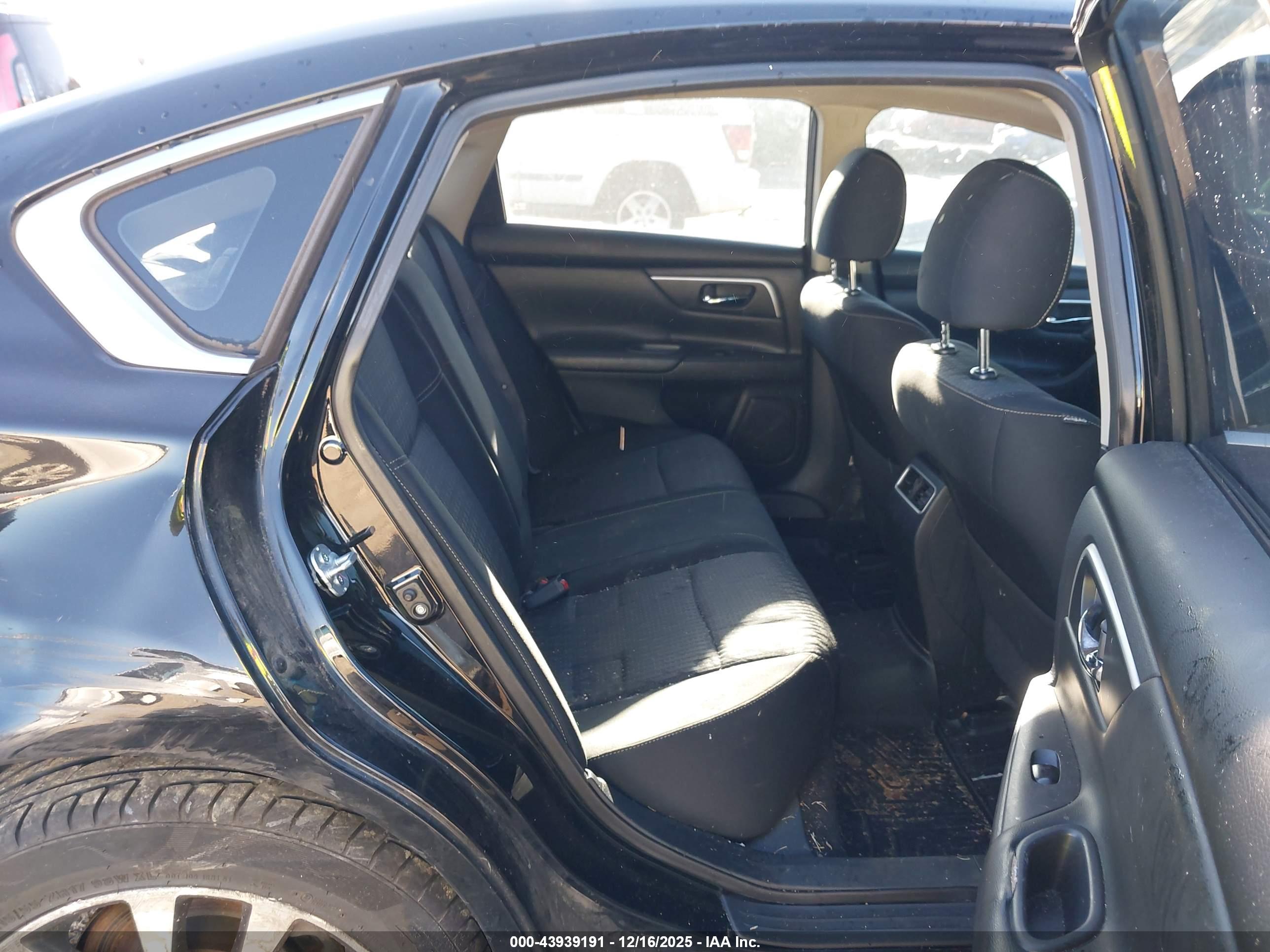 NISSAN ALTIMA image 8