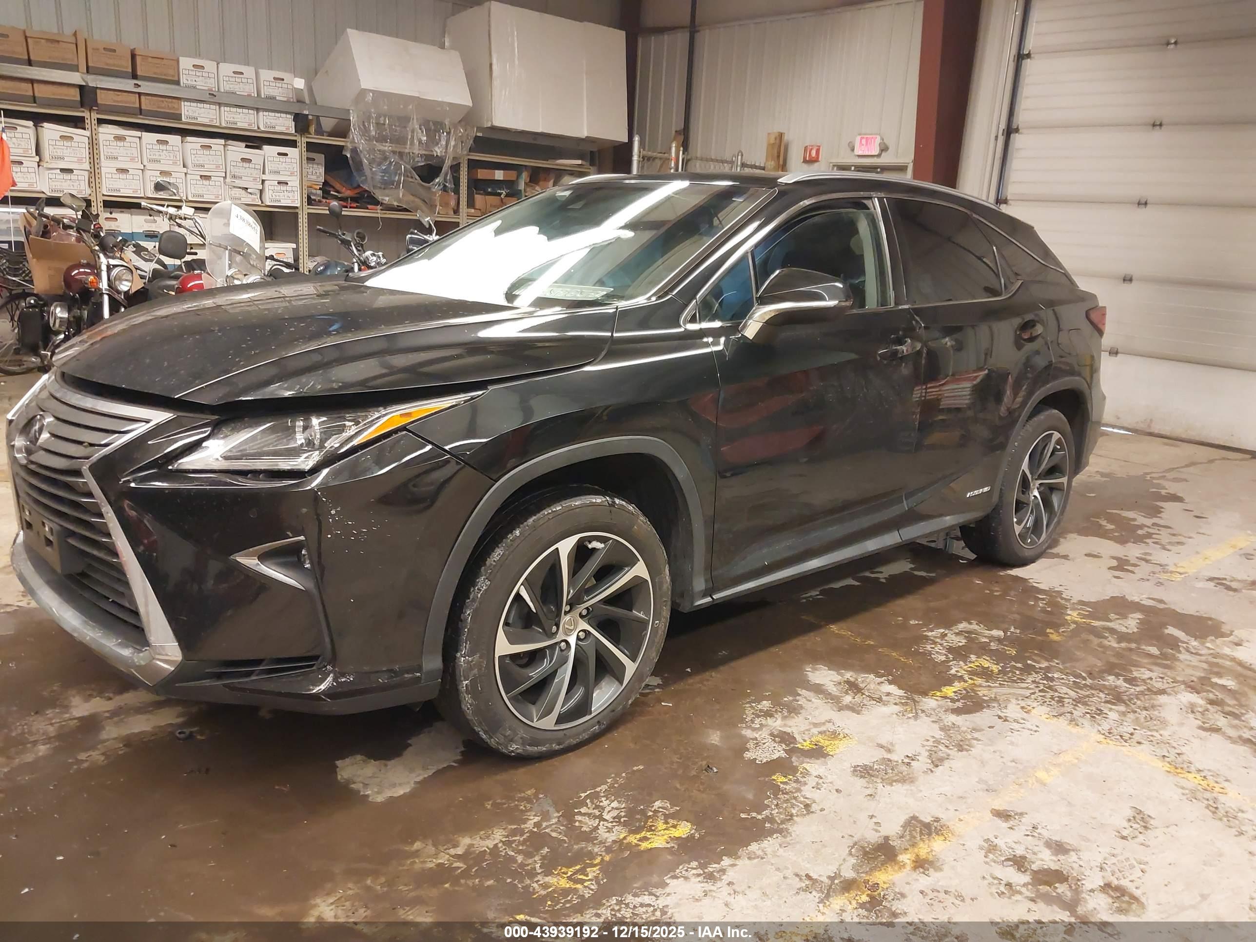 LEXUS RX image 2