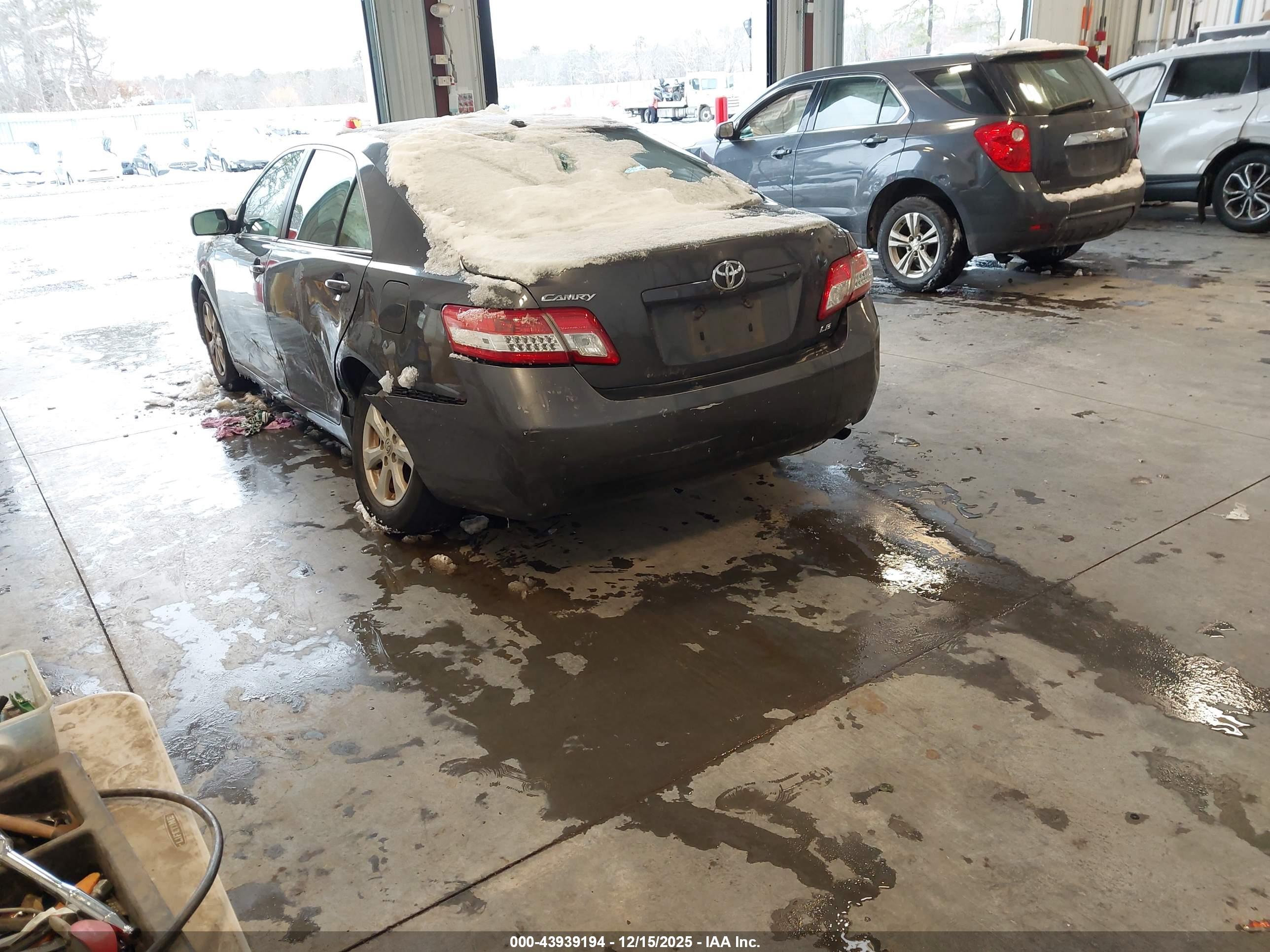 TOYOTA CAMRY image 3