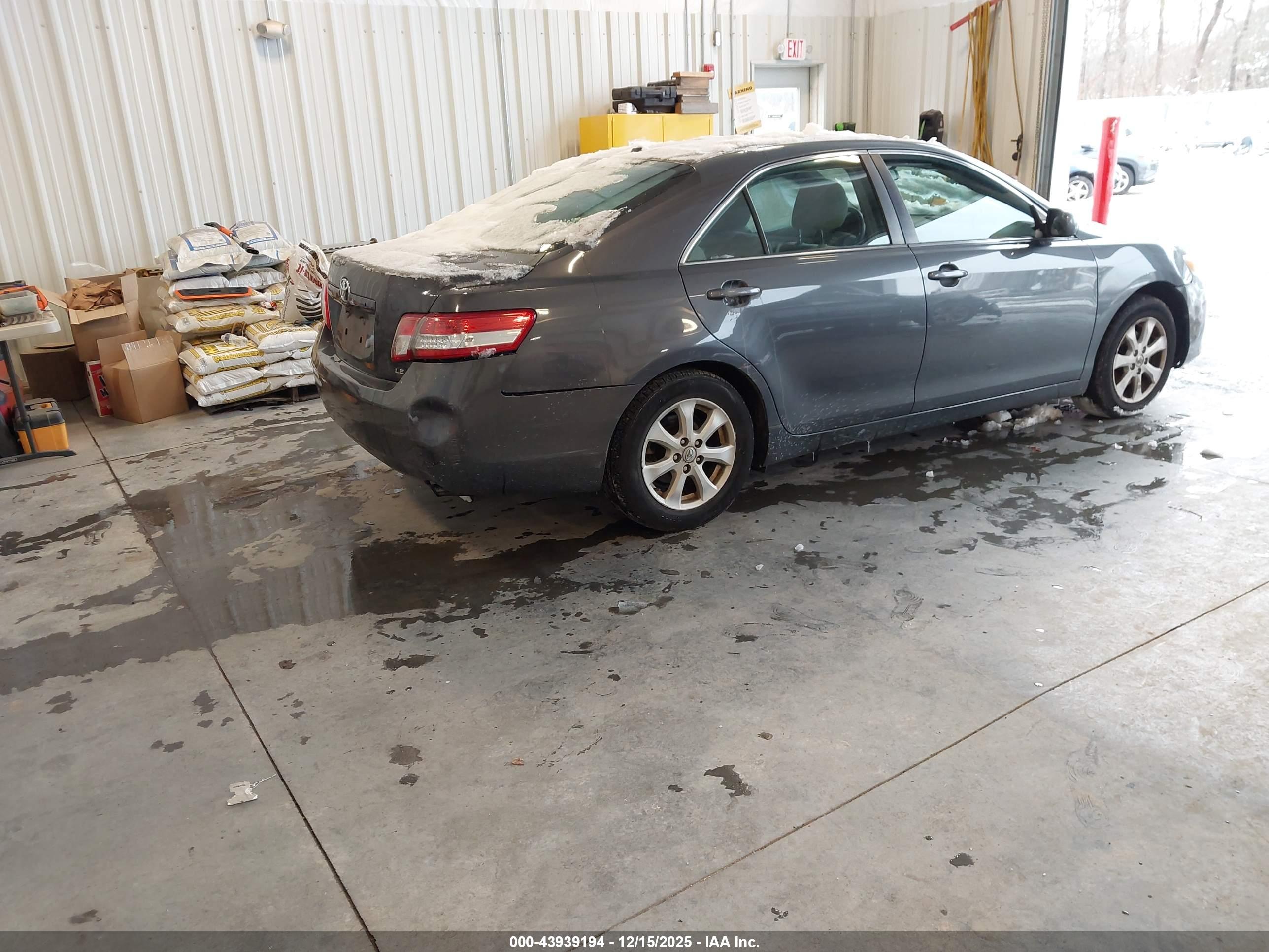 TOYOTA CAMRY image 4