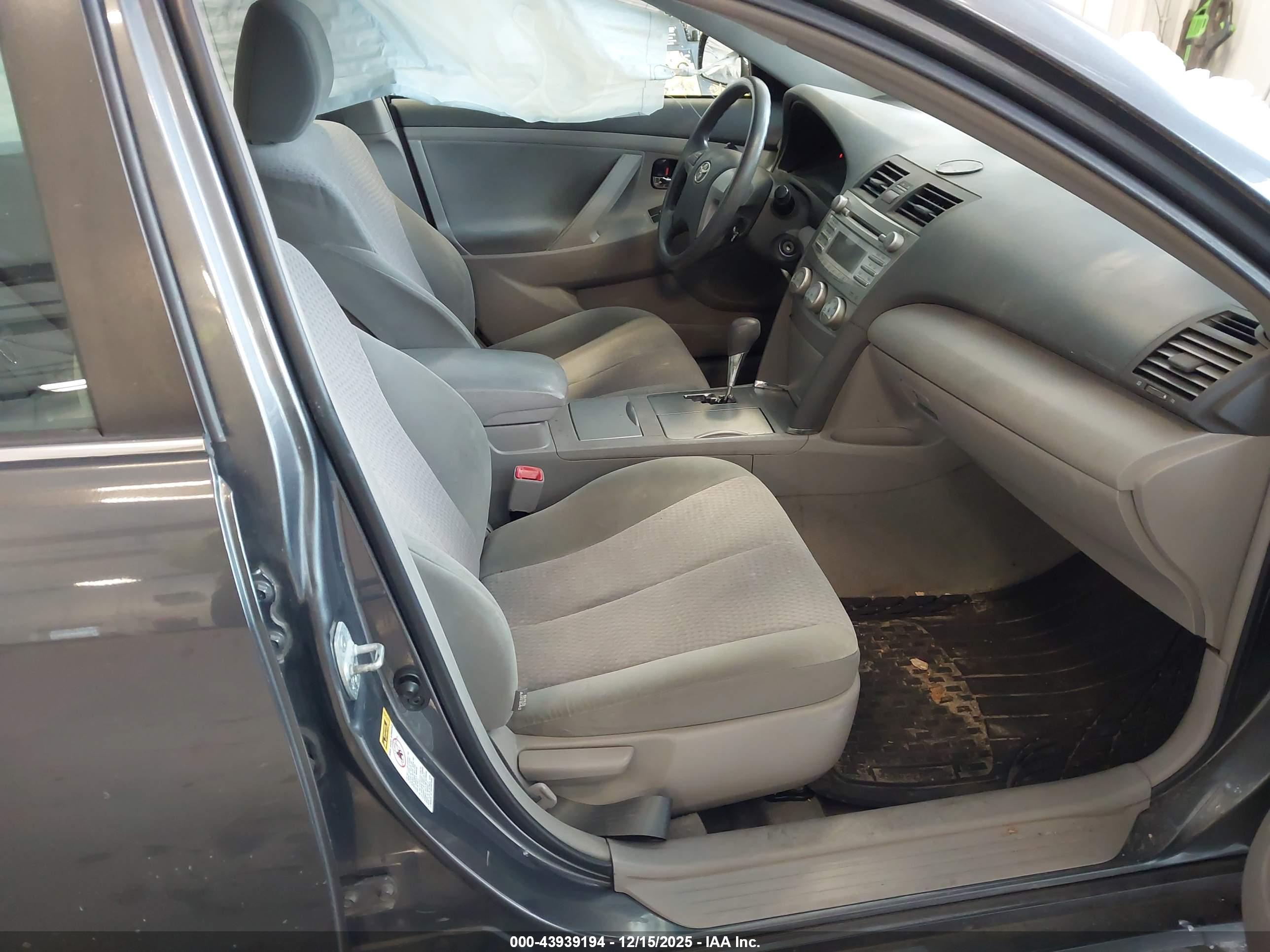 TOYOTA CAMRY image 5
