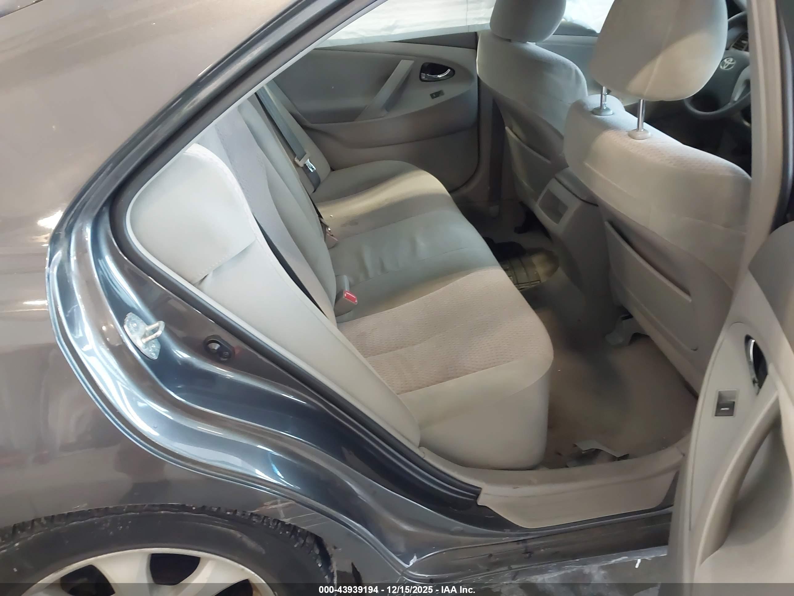 TOYOTA CAMRY image 8