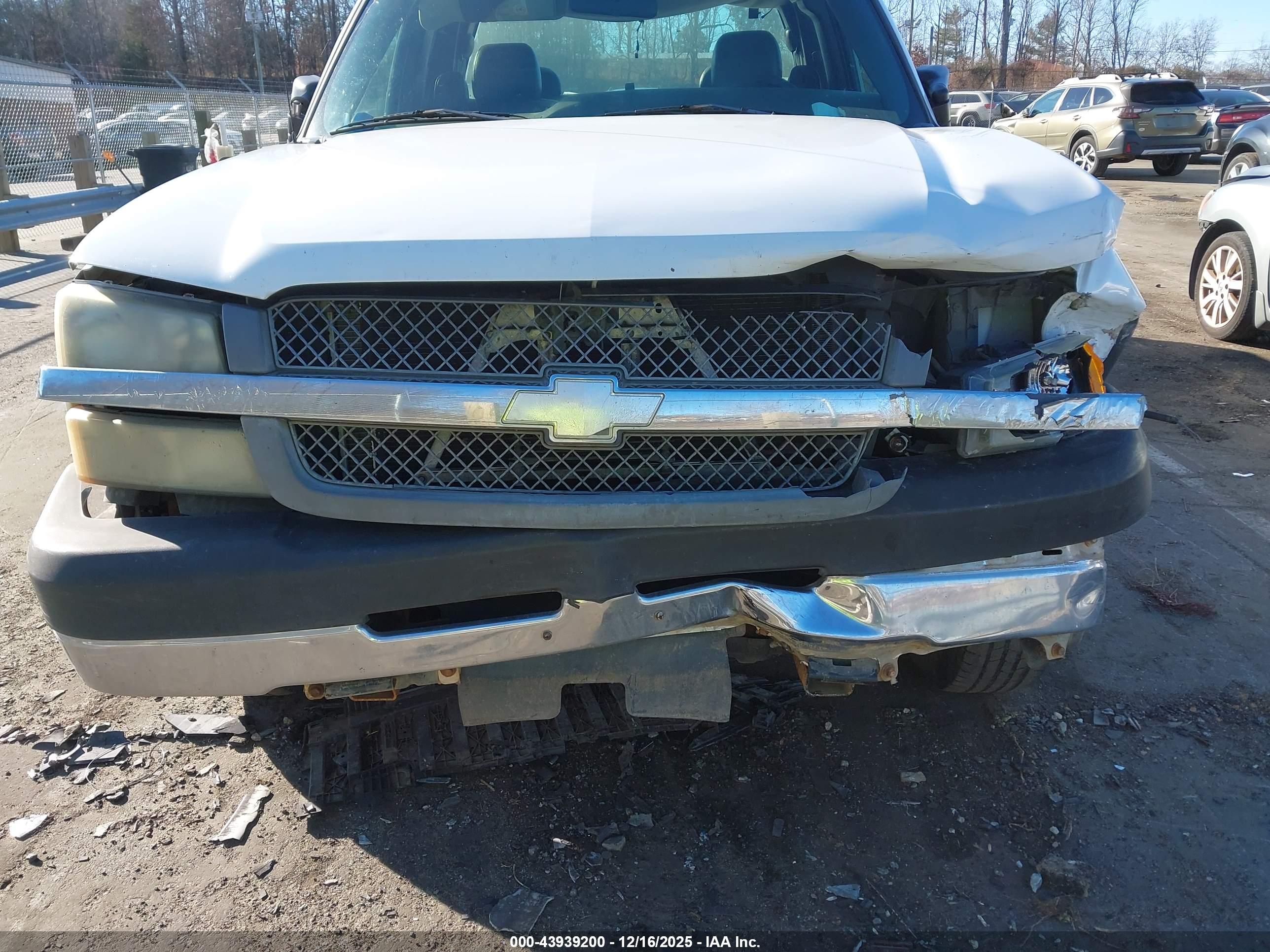 CHEVROLET SILVERADO image 6