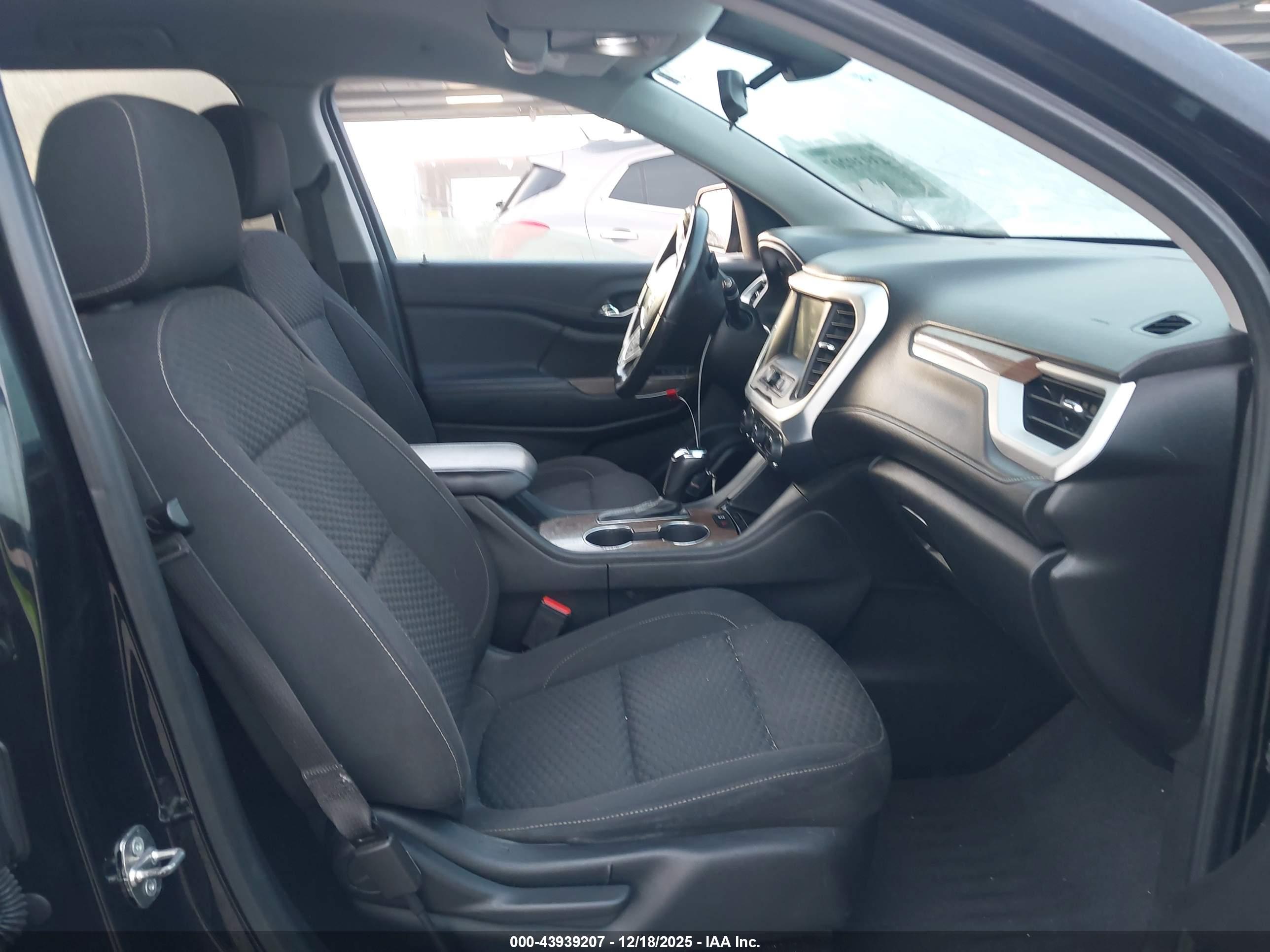 GMC ACADIA image 5