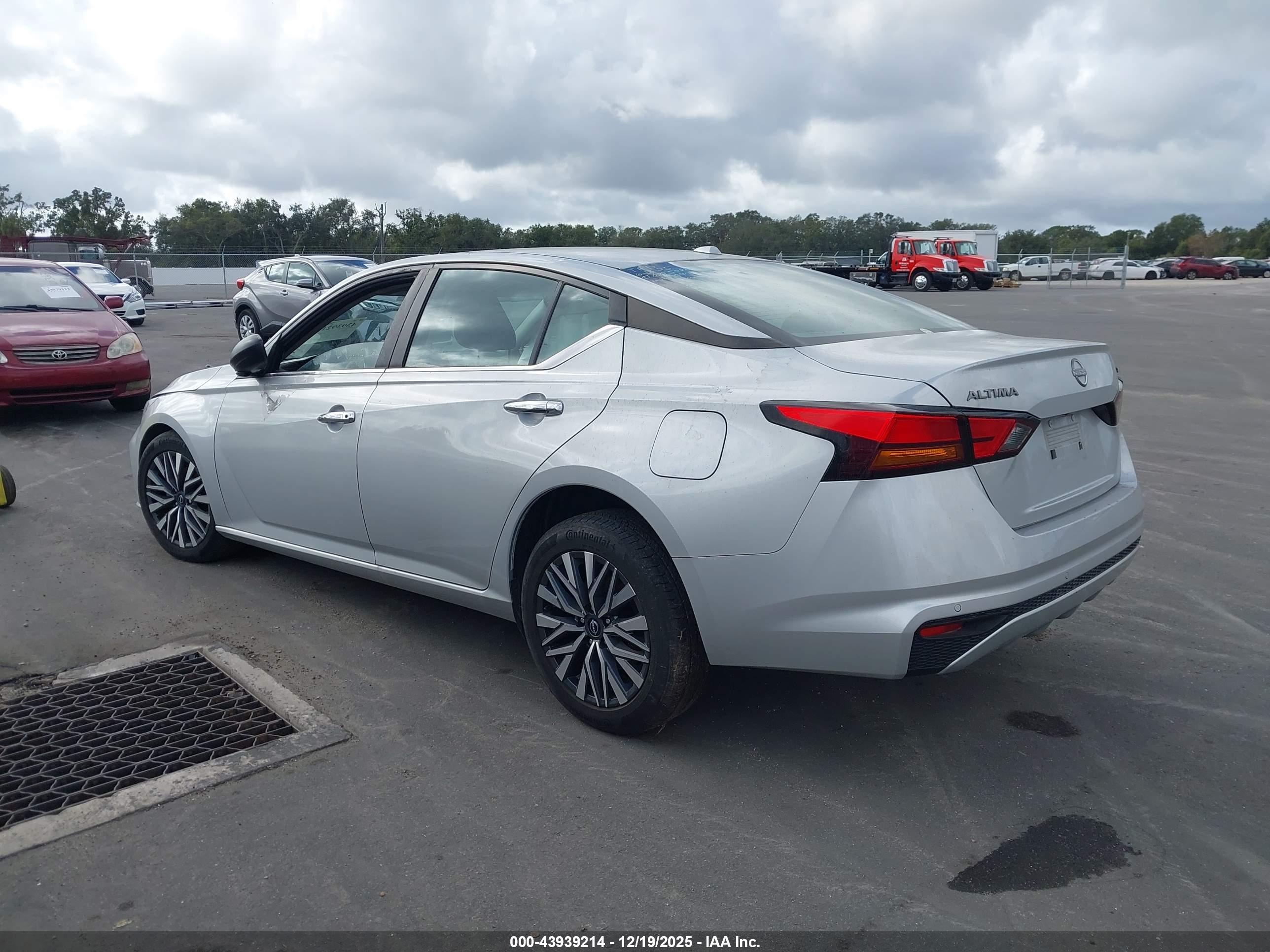 NISSAN ALTIMA image 3