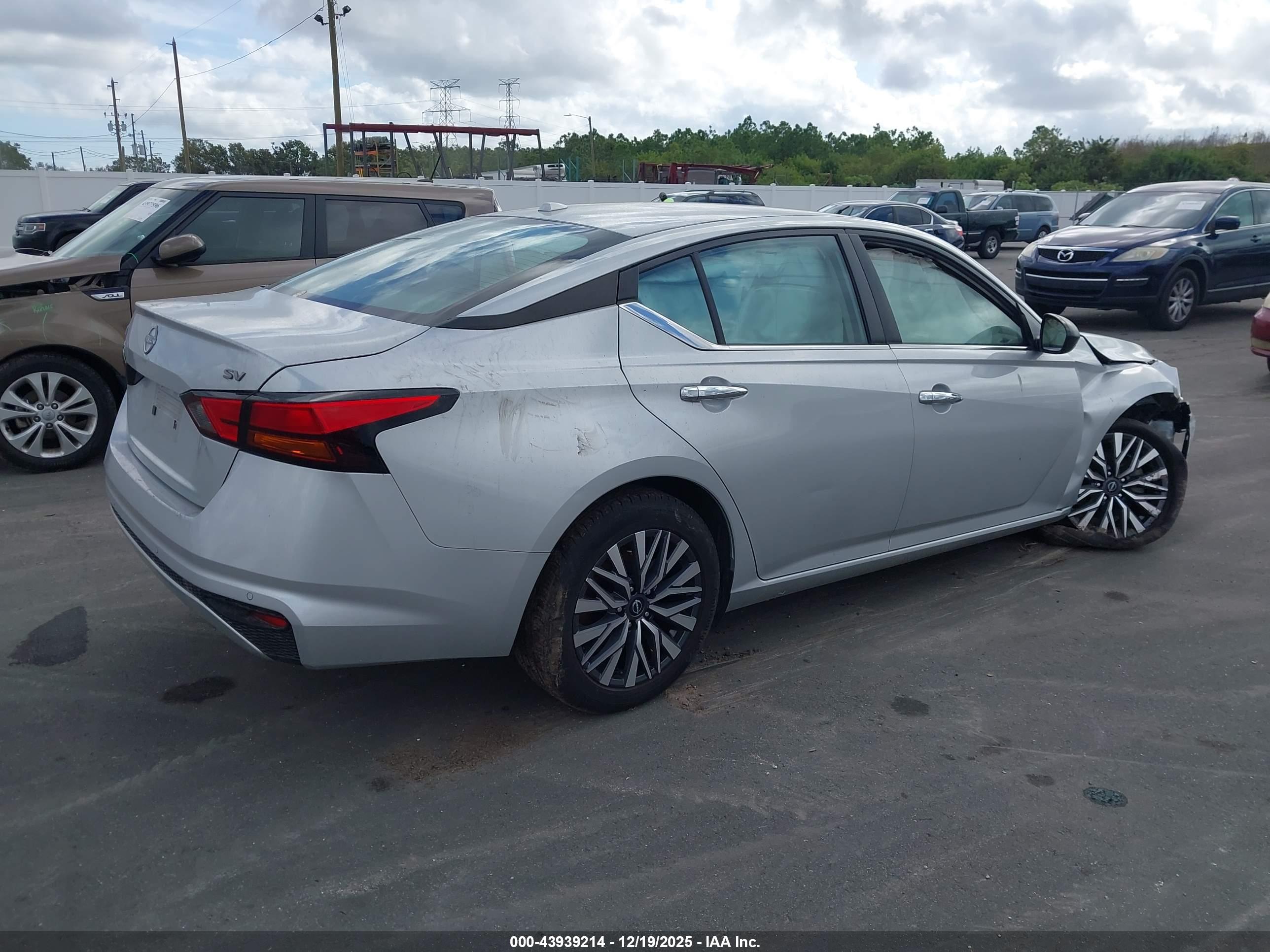 NISSAN ALTIMA image 4