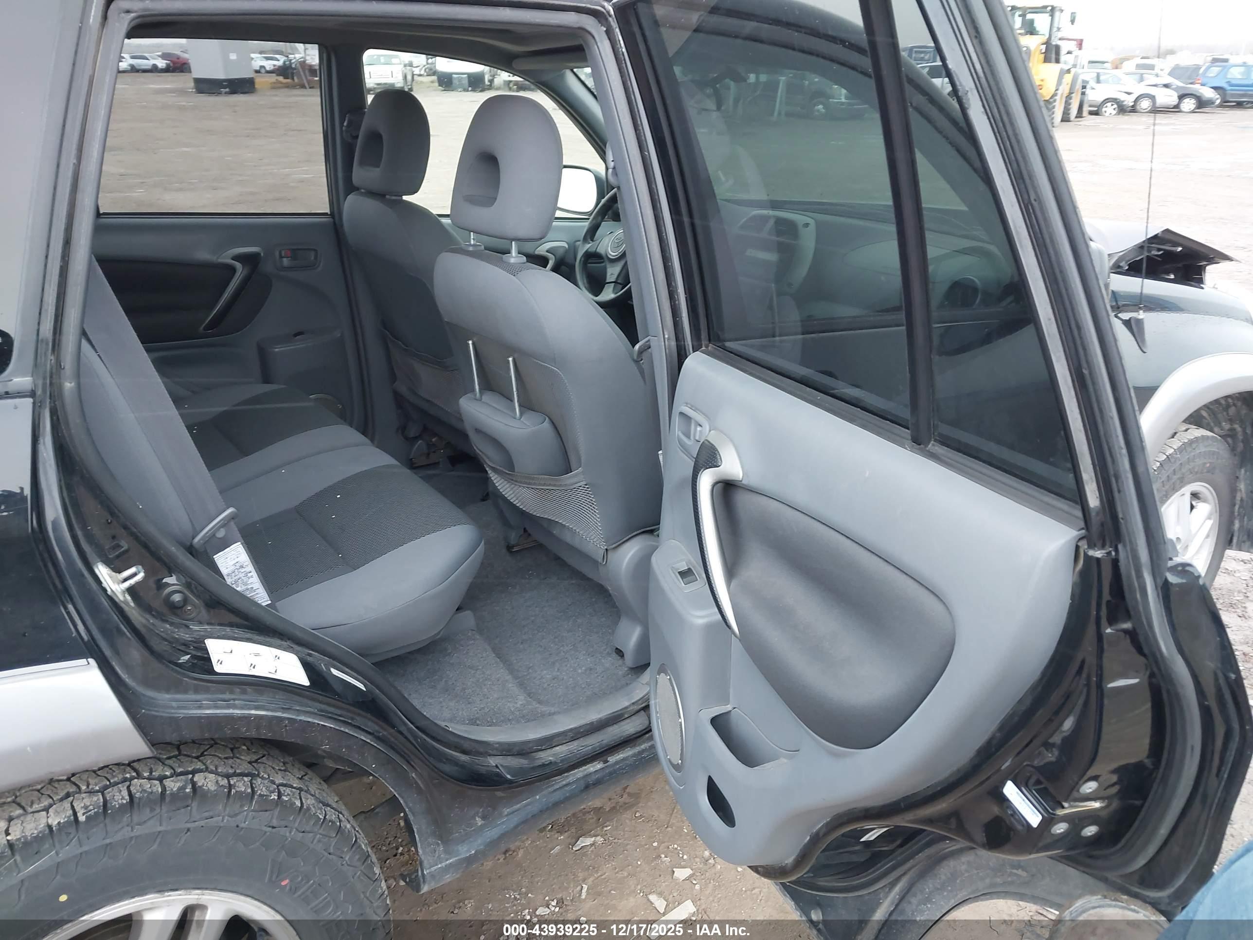 TOYOTA RAV4 image 8