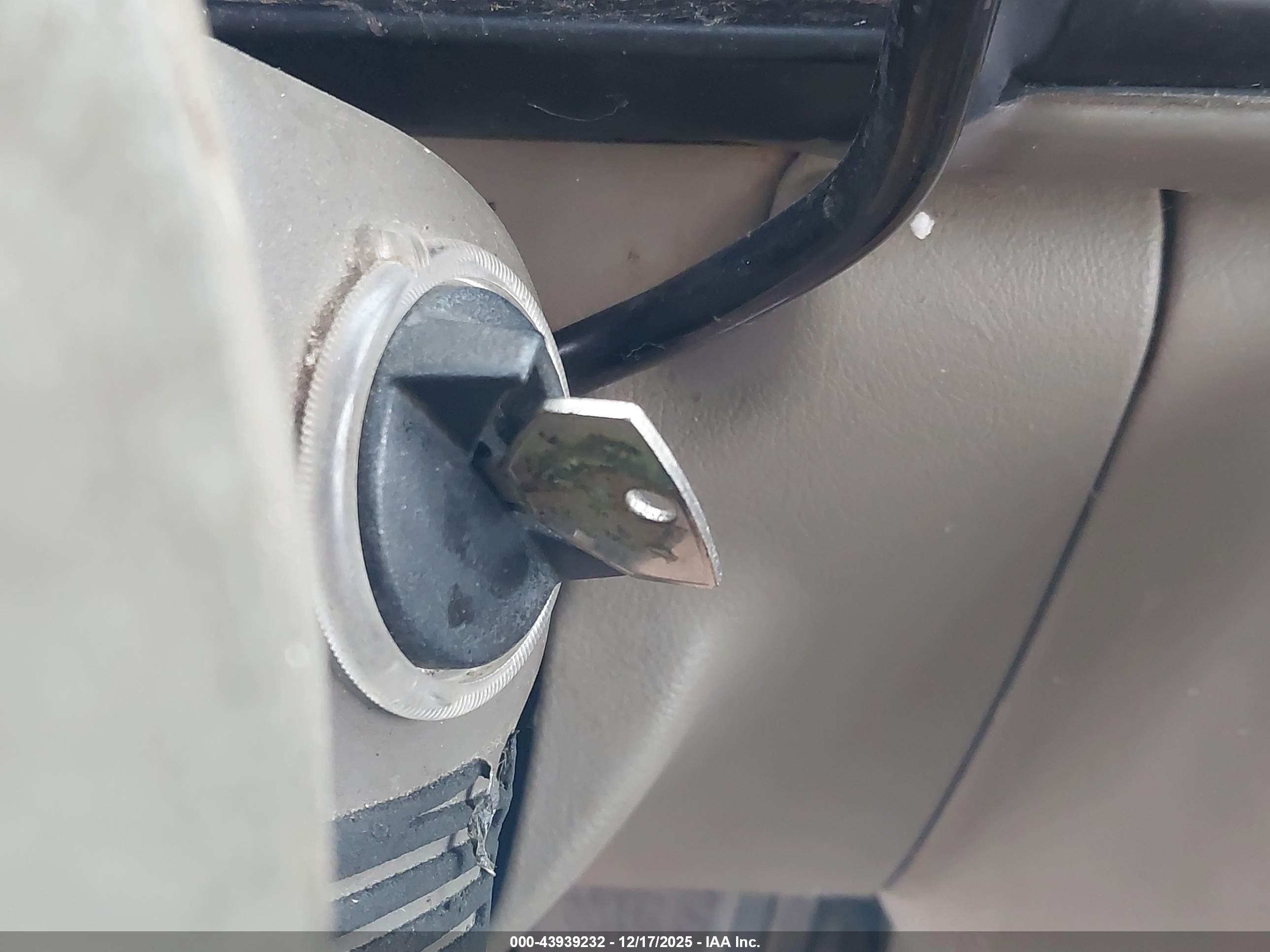 CHRYSLER TOWN image 11