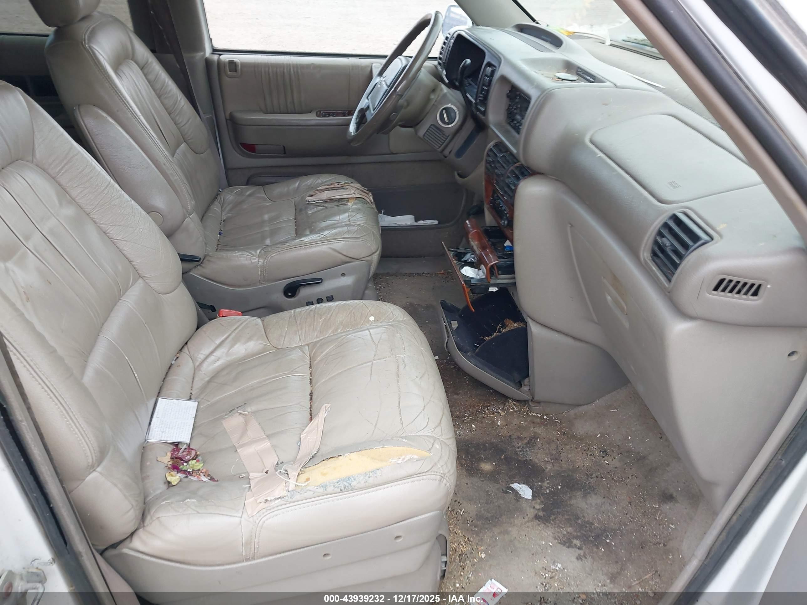 CHRYSLER TOWN image 5