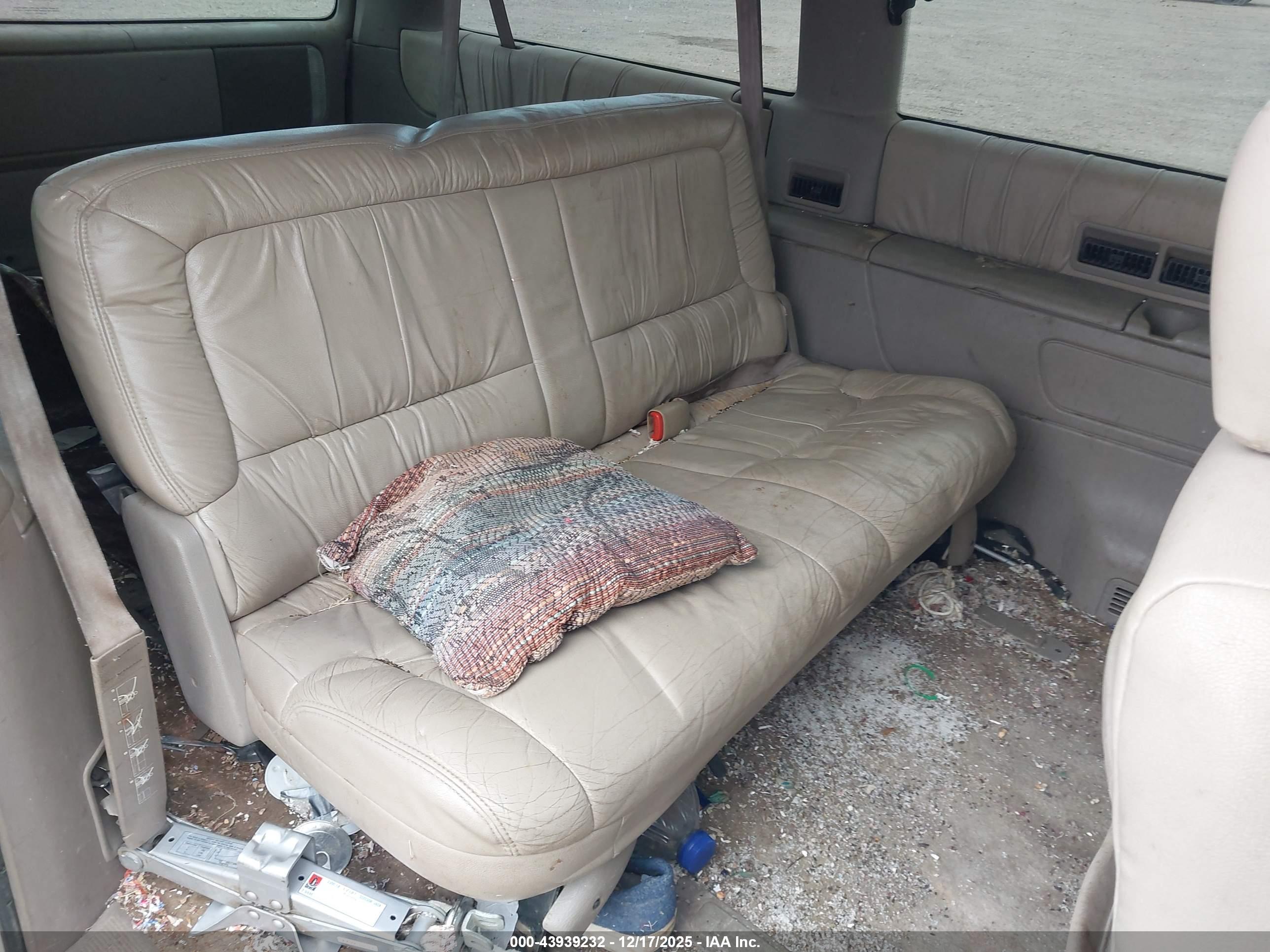 CHRYSLER TOWN image 8