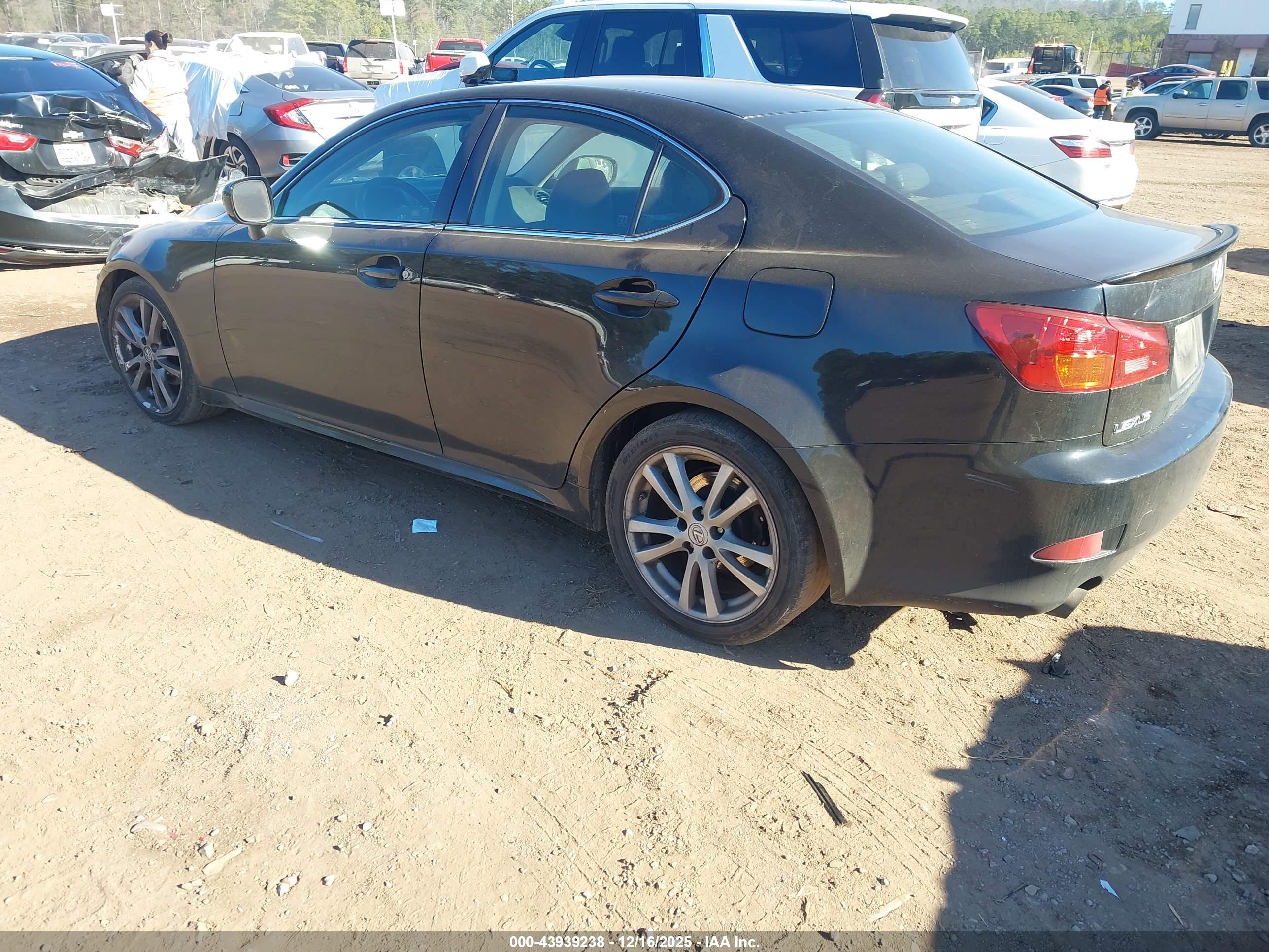 LEXUS IS image 3