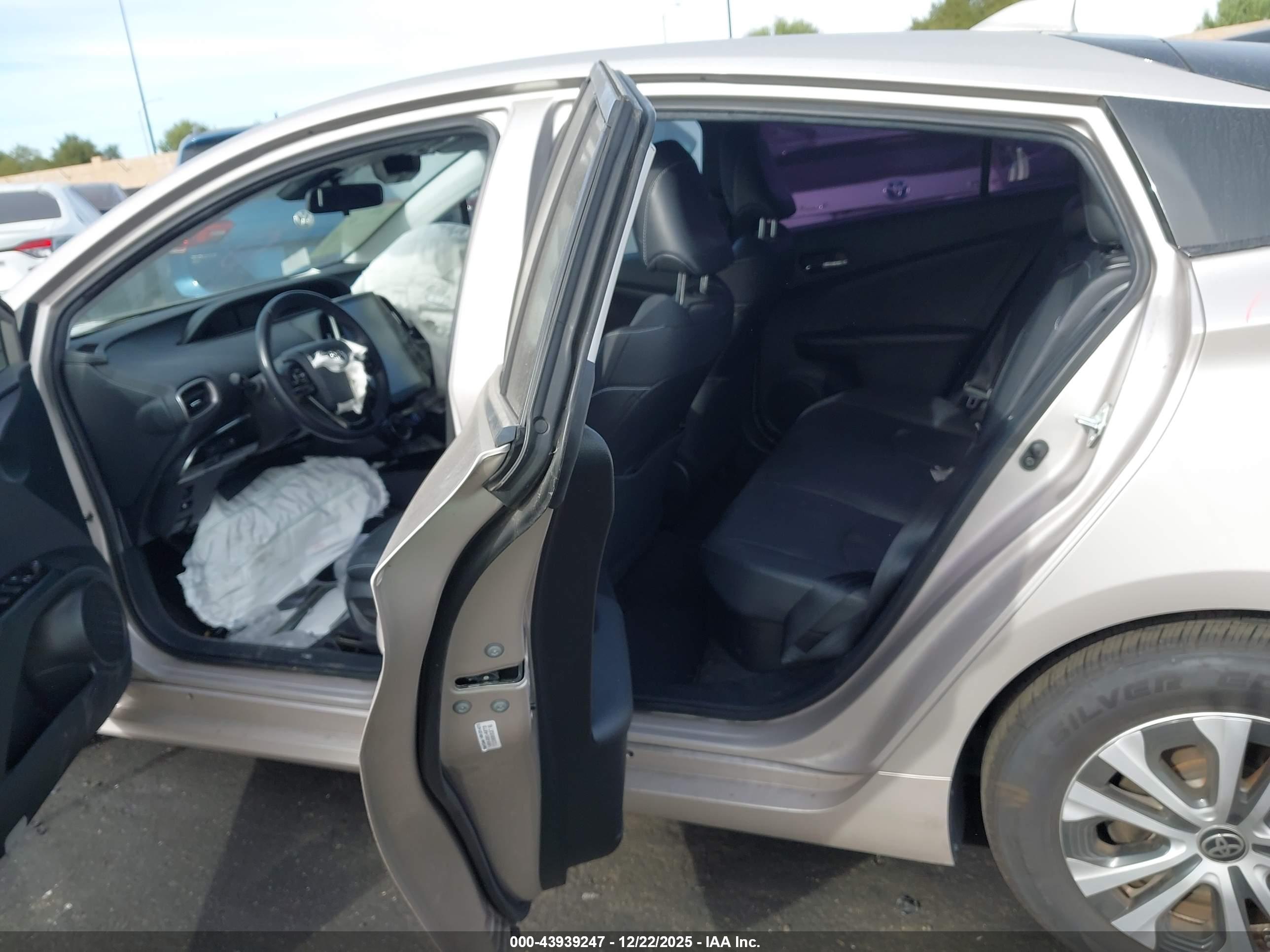 TOYOTA PRIUS image 8