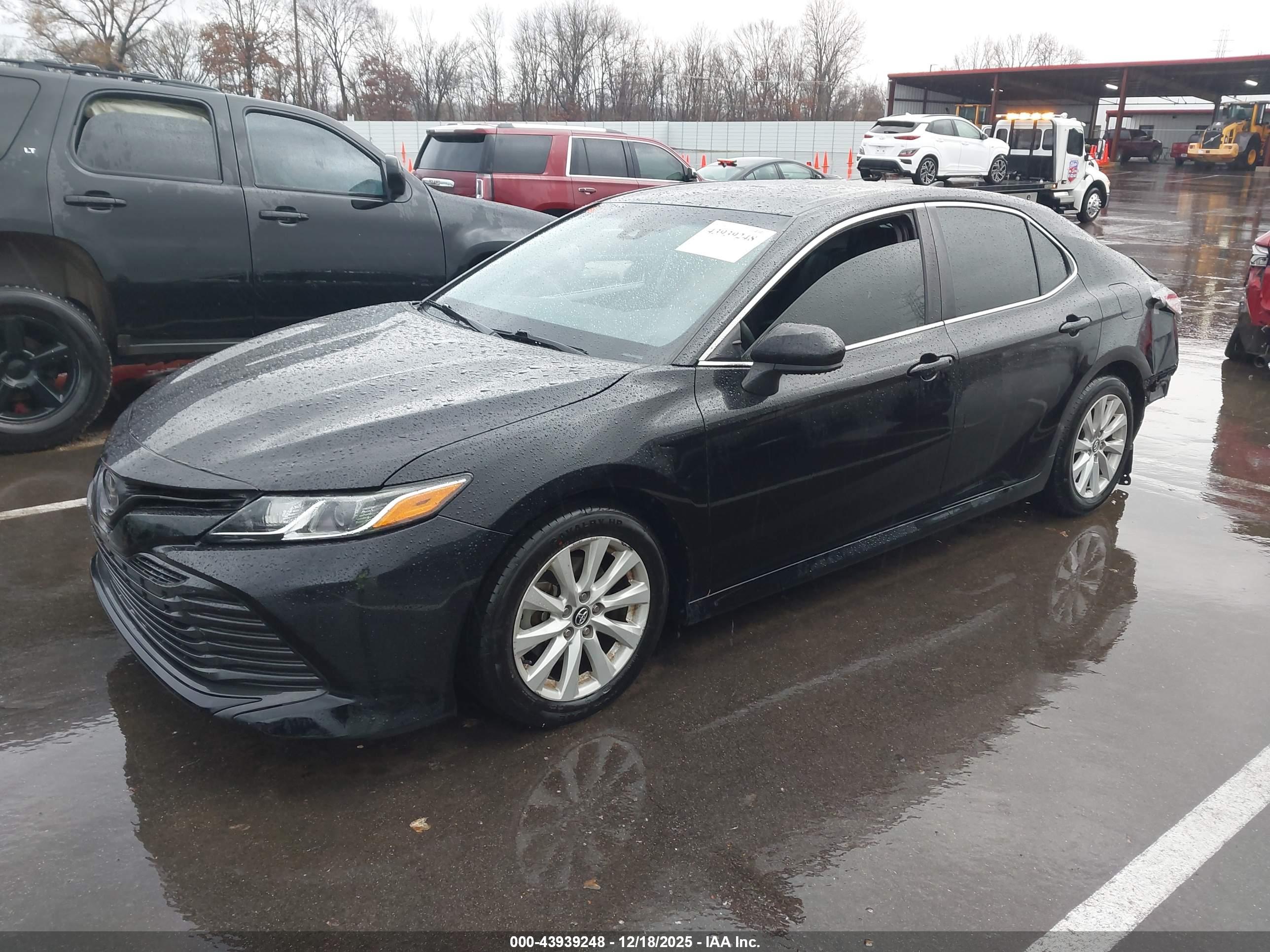 TOYOTA CAMRY image 2