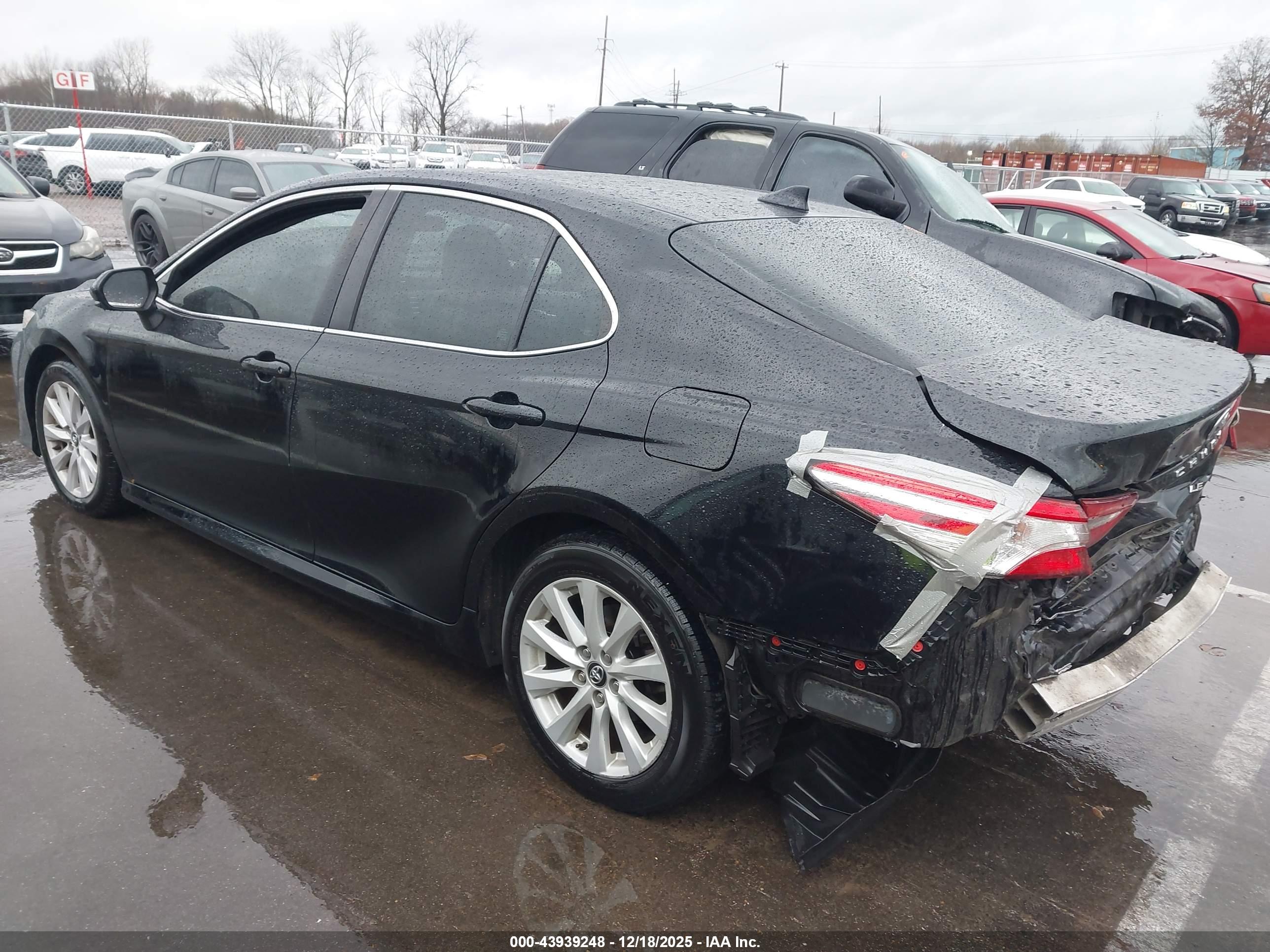 TOYOTA CAMRY image 3