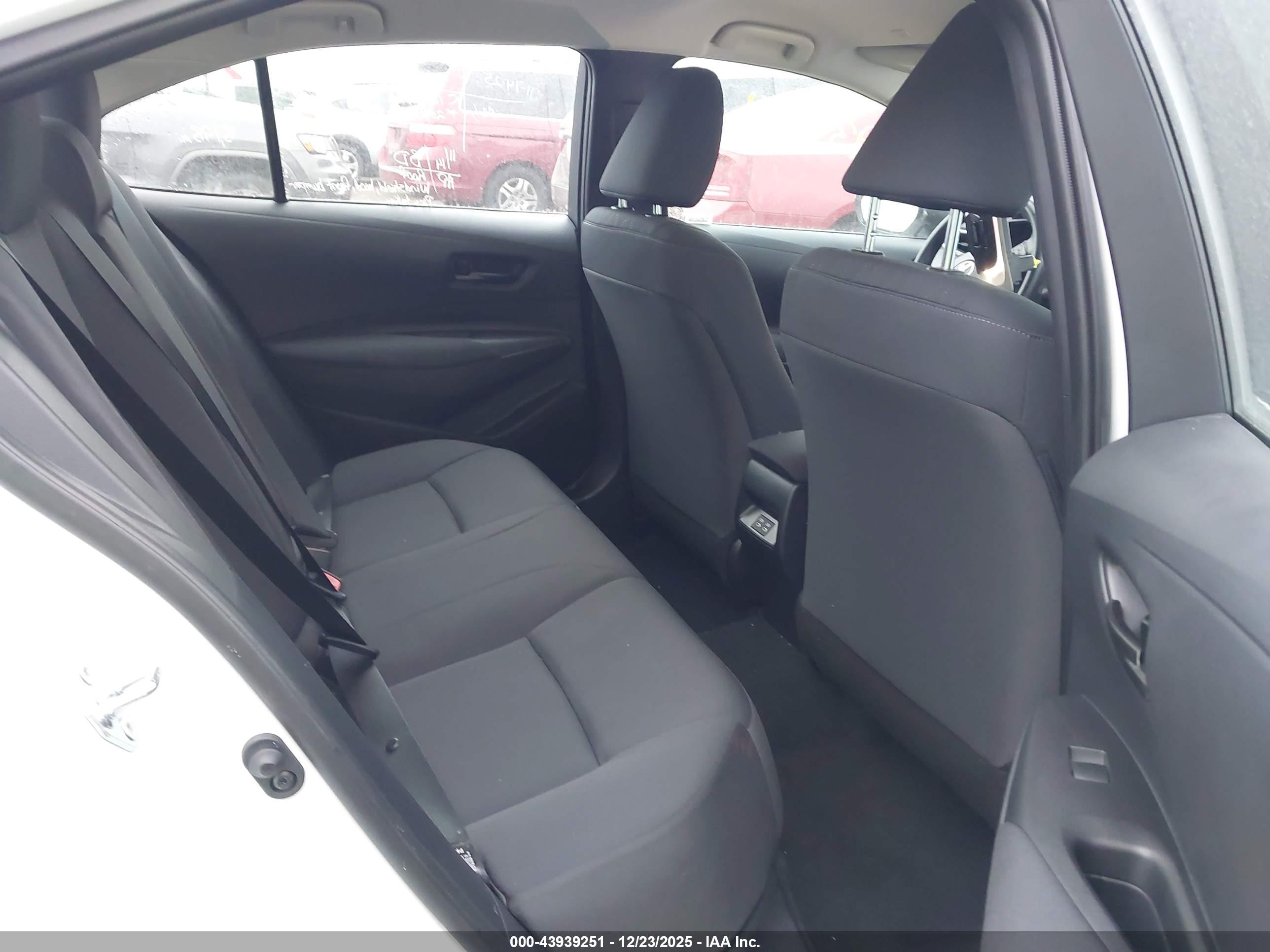 TOYOTA COROLLA image 8