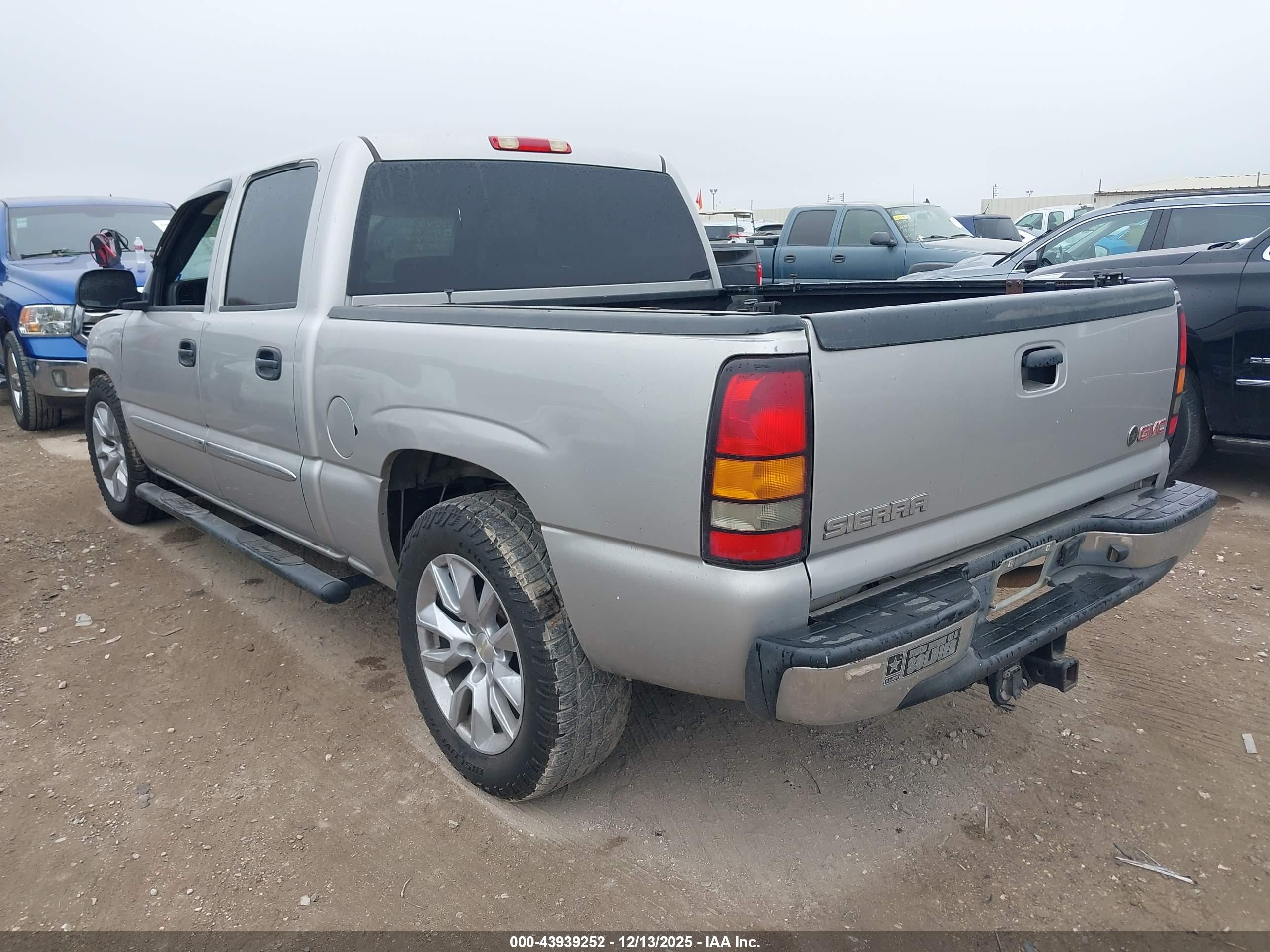 GMC SIERRA image 3