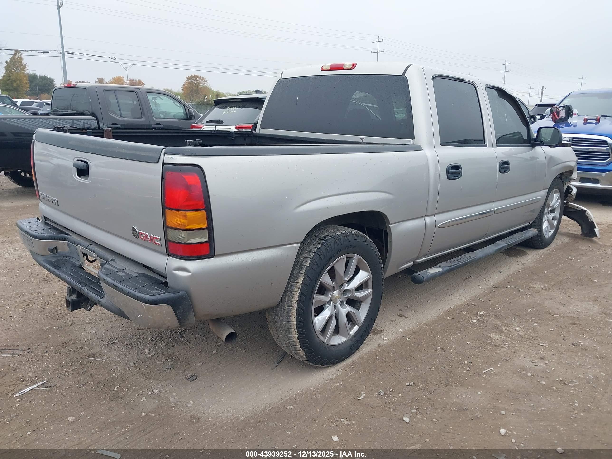 GMC SIERRA image 4